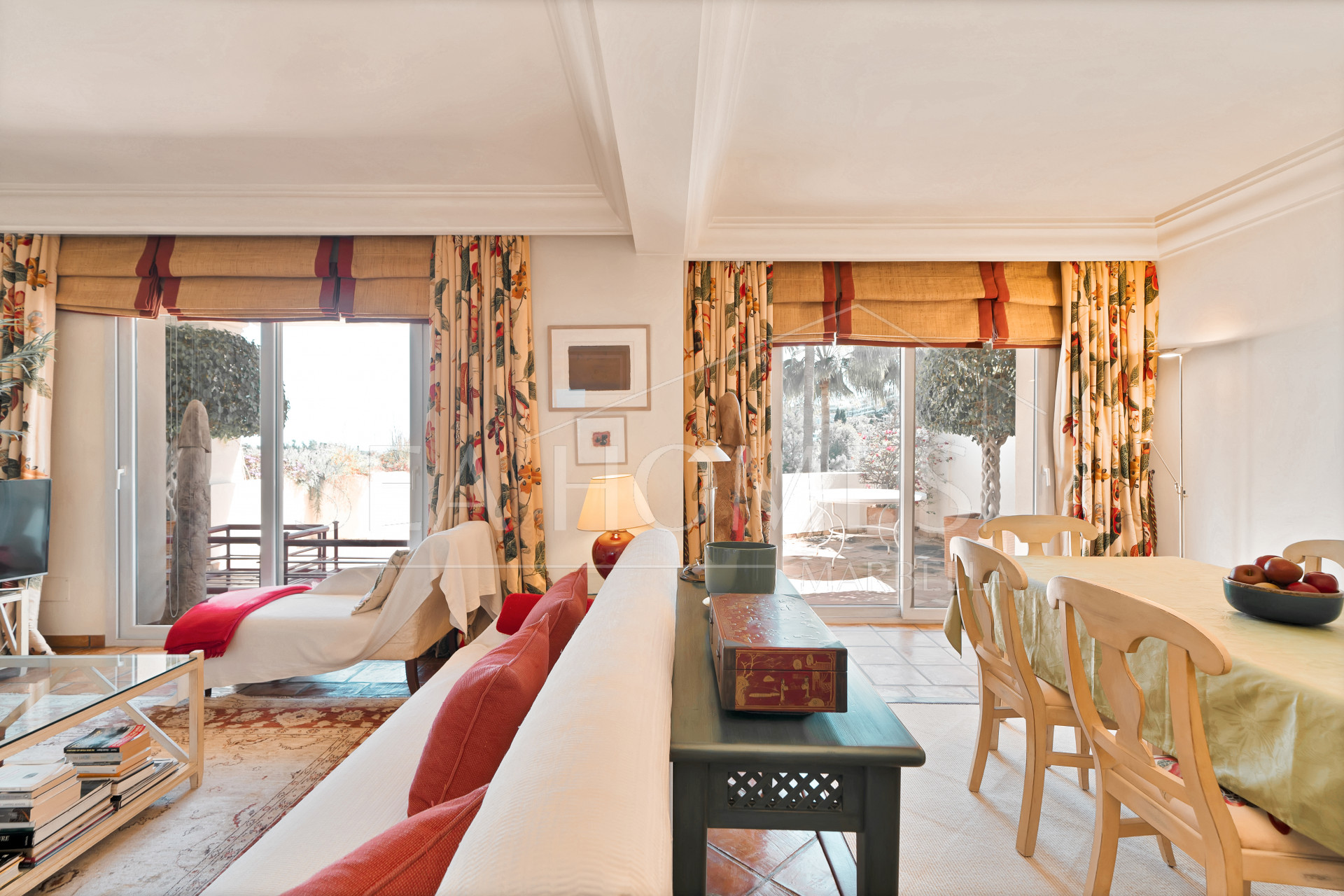 Luxury Penthouse with Panoramic Golf and sea Views in Las Alamandas