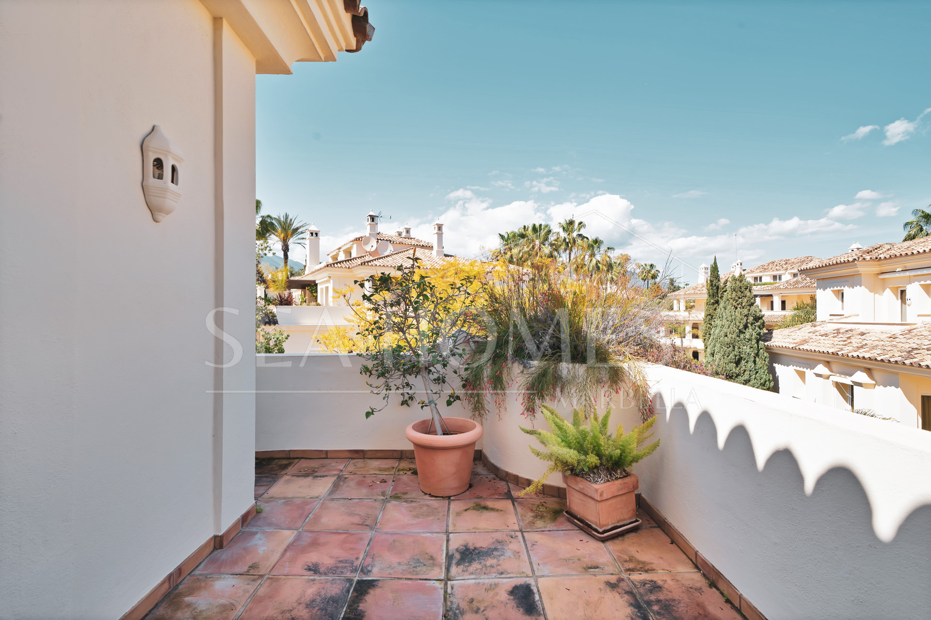 Luxury Penthouse with Panoramic Golf and sea Views in Las Alamandas
