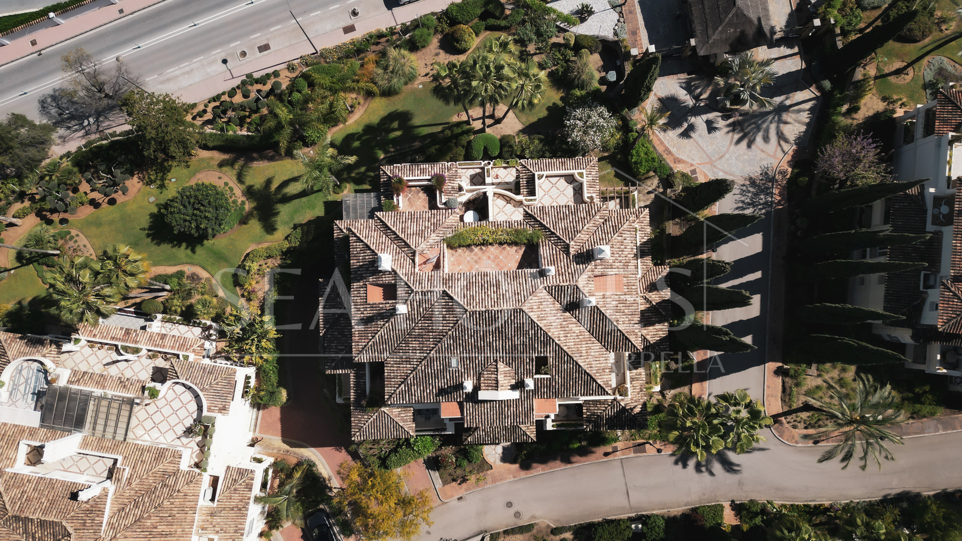 Luxury Penthouse with Panoramic Golf and sea Views in Las Alamandas