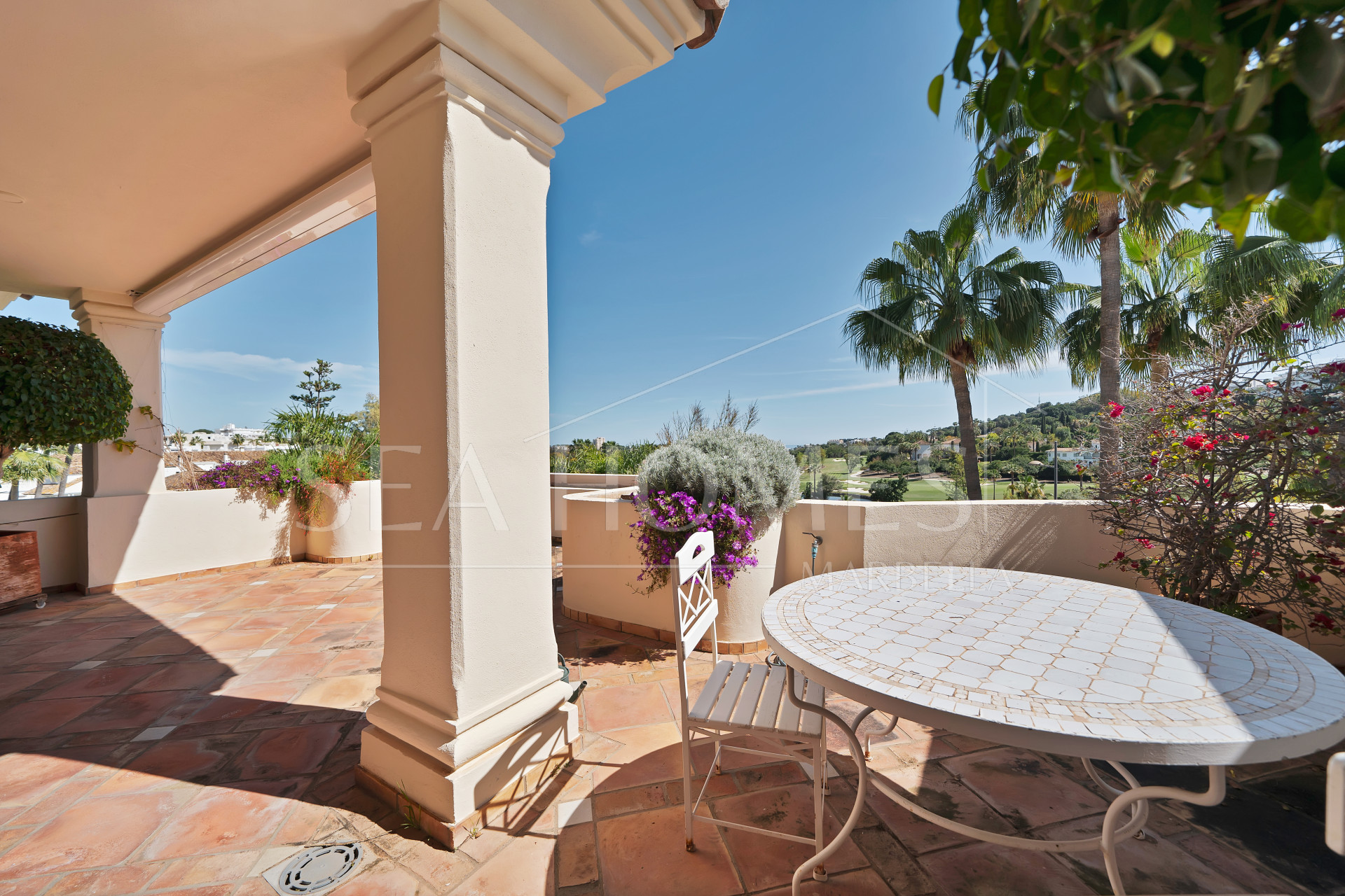 Luxury Penthouse with Panoramic Golf and sea Views in Las Alamandas