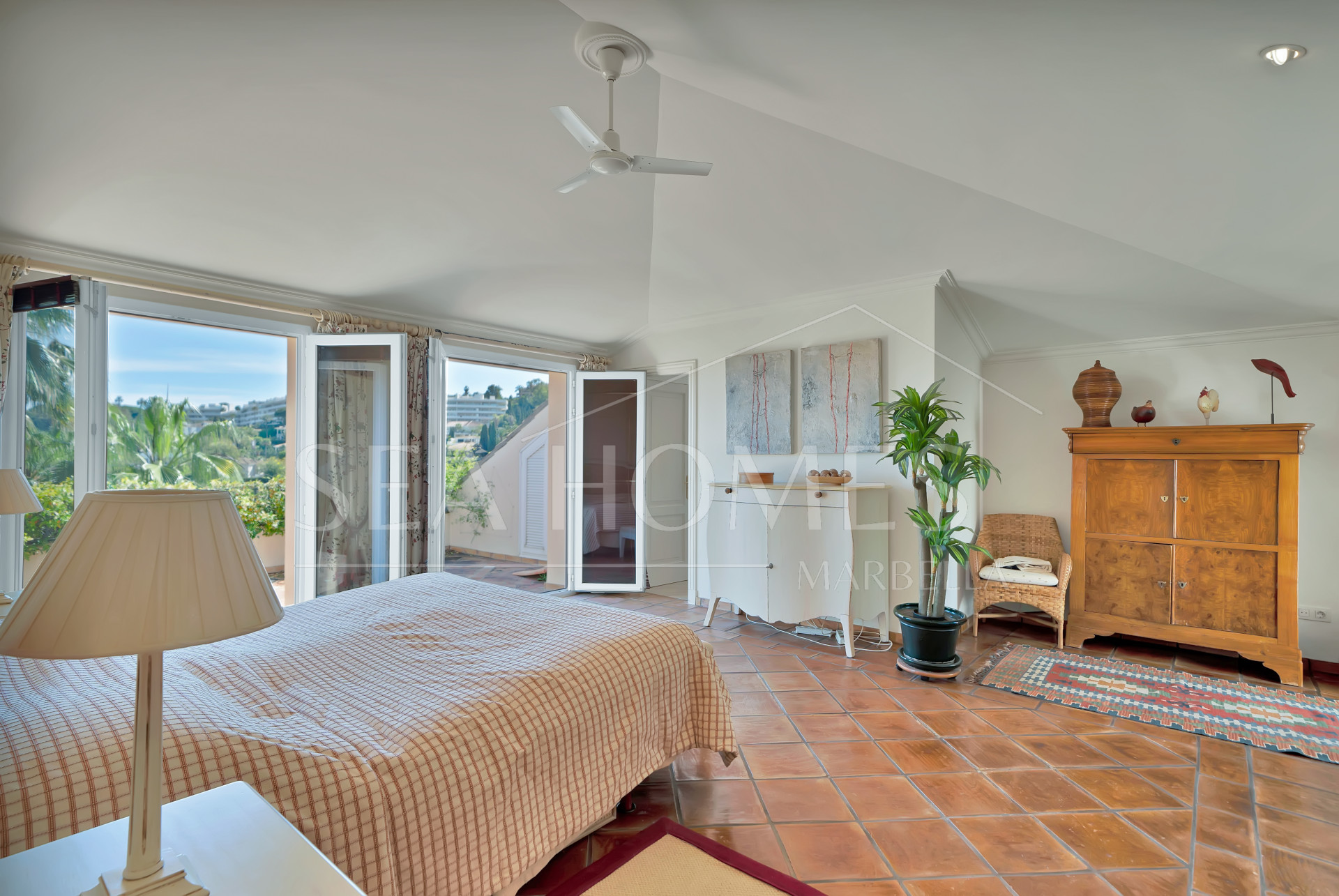 Luxury Penthouse with Panoramic Golf and sea Views in Las Alamandas