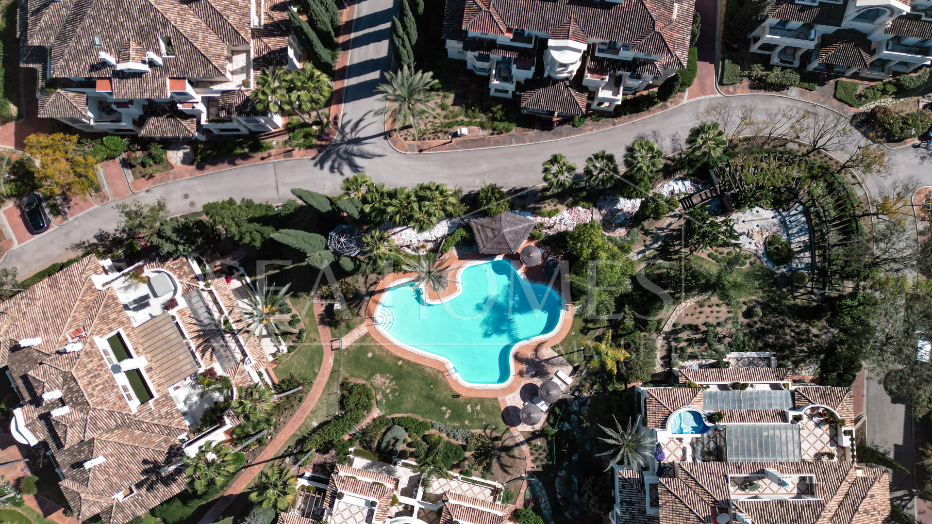 Luxury Penthouse with Panoramic Golf and sea Views in Las Alamandas