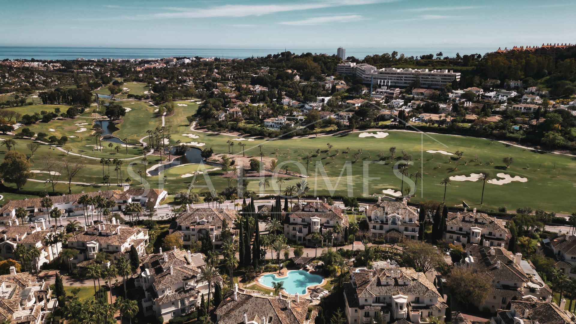 Luxury Penthouse with Panoramic Golf and sea Views in Las Alamandas