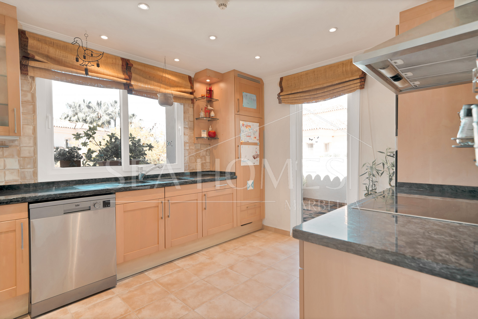 Luxury Penthouse with Panoramic Golf and sea Views in Las Alamandas