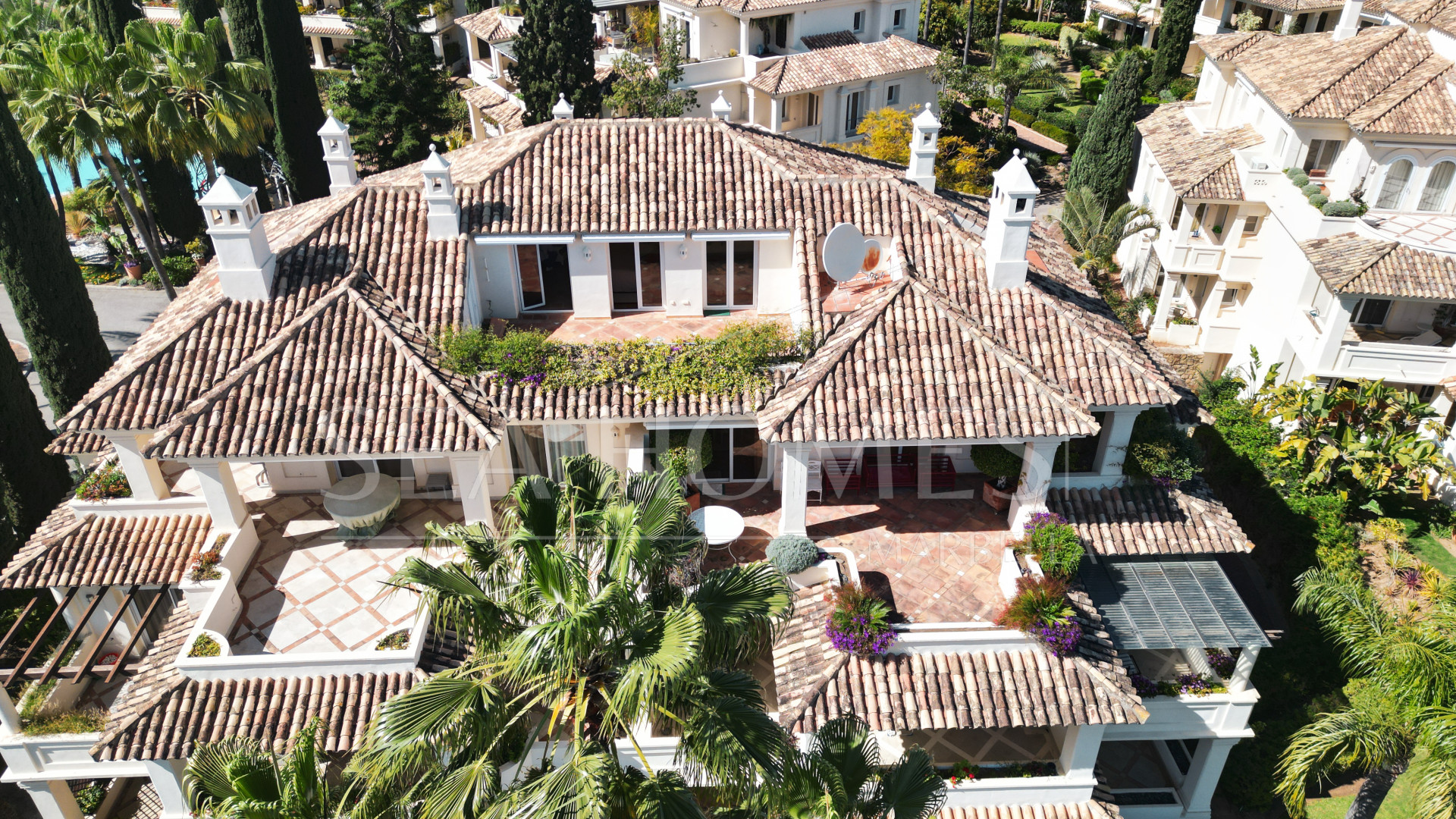 Luxury Penthouse with Panoramic Golf and sea Views in Las Alamandas