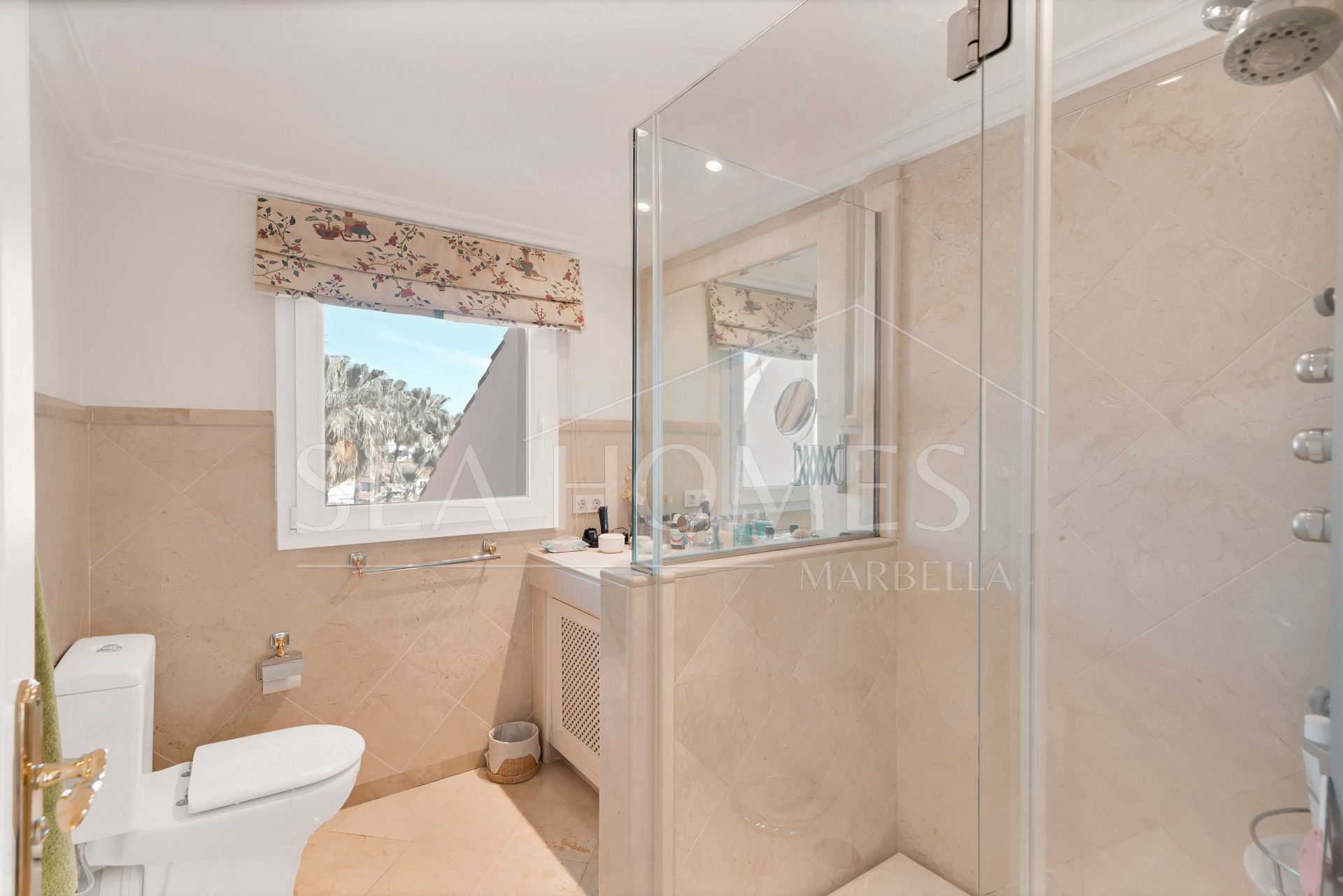 Luxury Penthouse with Panoramic Golf and sea Views in Las Alamandas