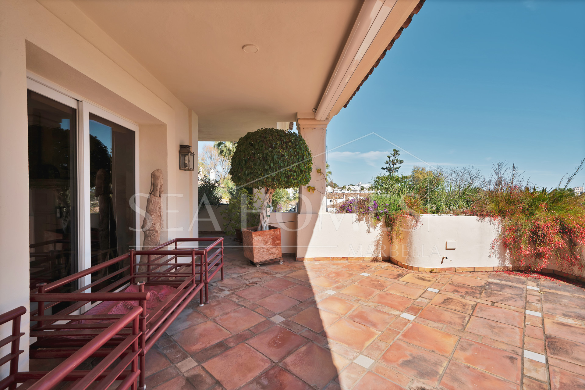 Luxury Penthouse with Panoramic Golf and sea Views in Las Alamandas