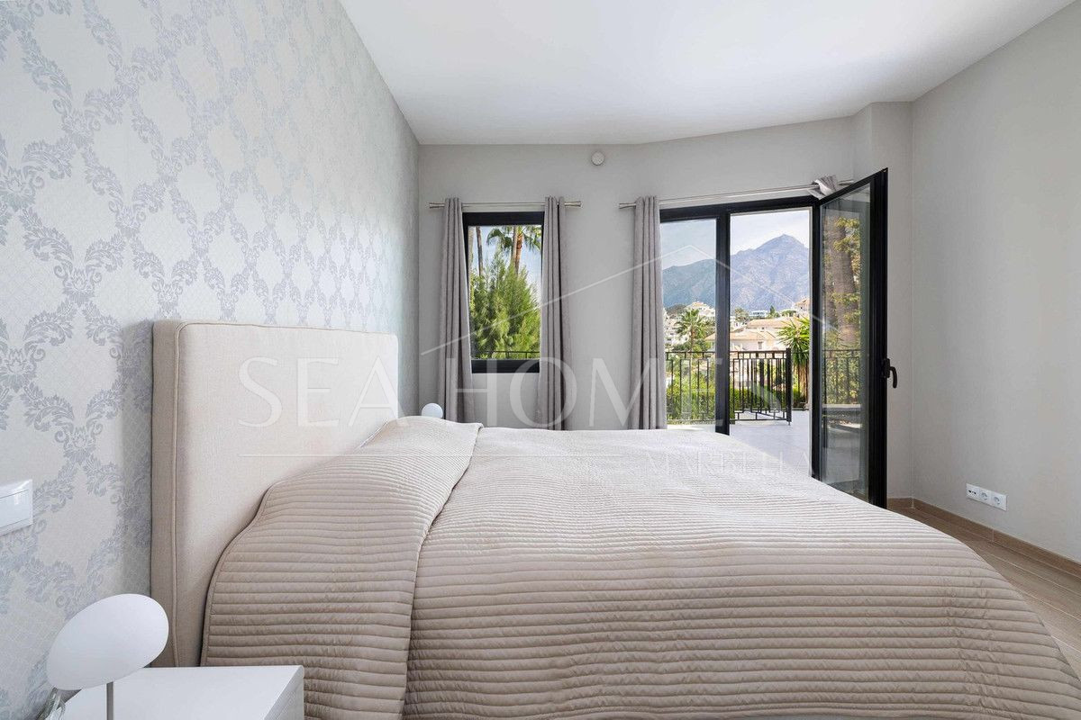 Exquisite Andalusian Villa in Los Naranjos Hill Club