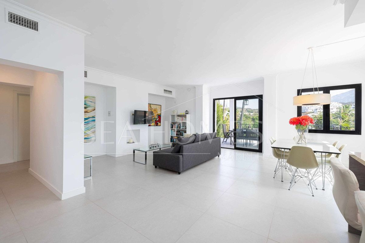 Exquisite Andalusian Villa in Los Naranjos Hill Club