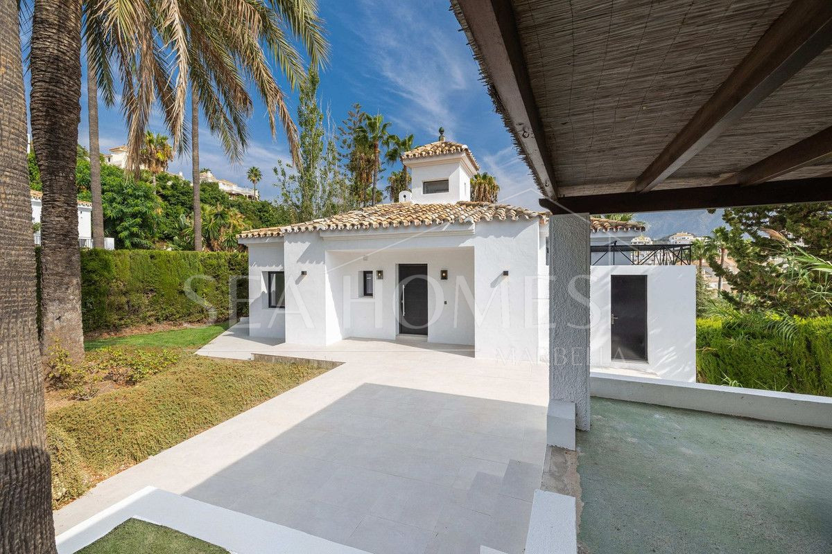Exquisite Andalusian Villa in Los Naranjos Hill Club