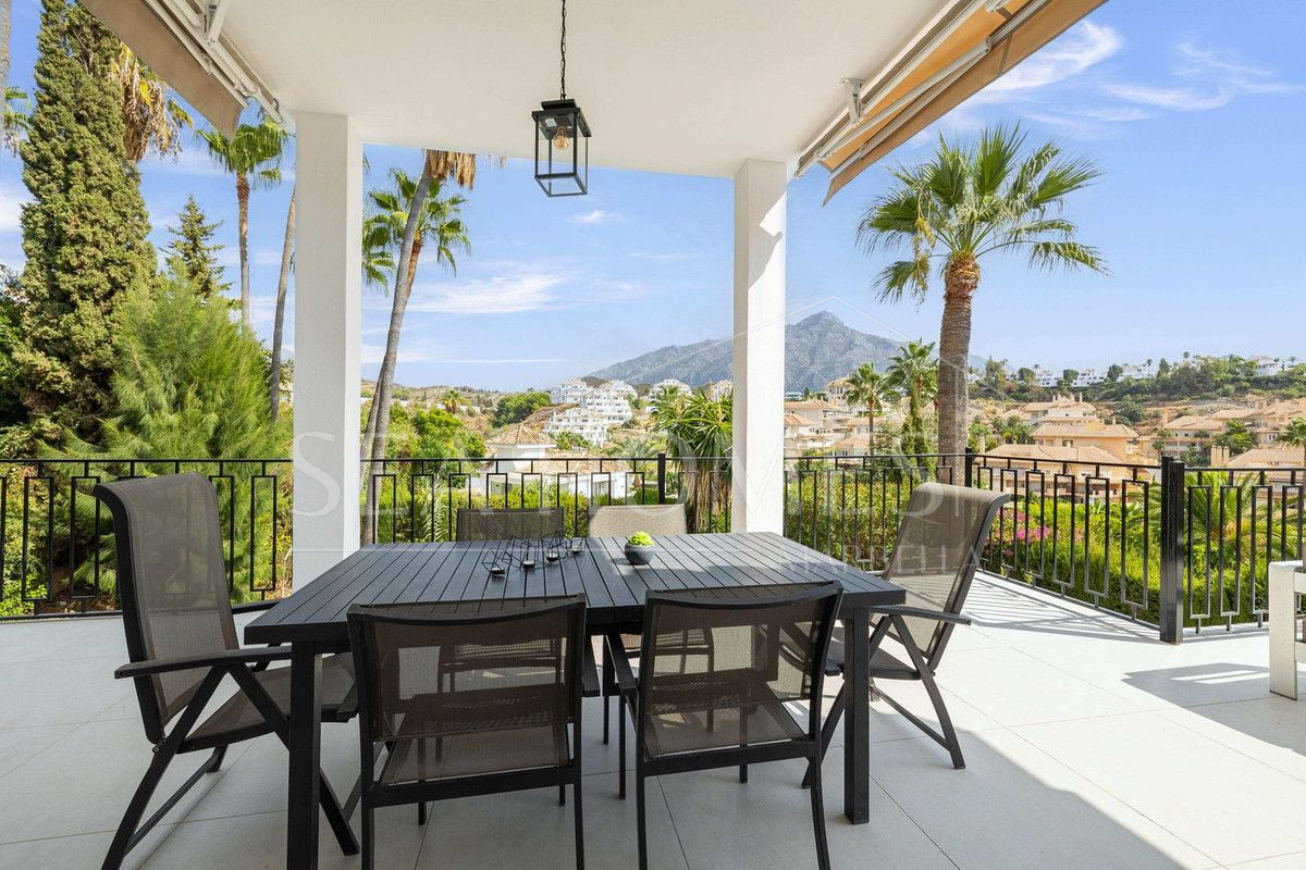 Exquisite Andalusian Villa in Los Naranjos Hill Club