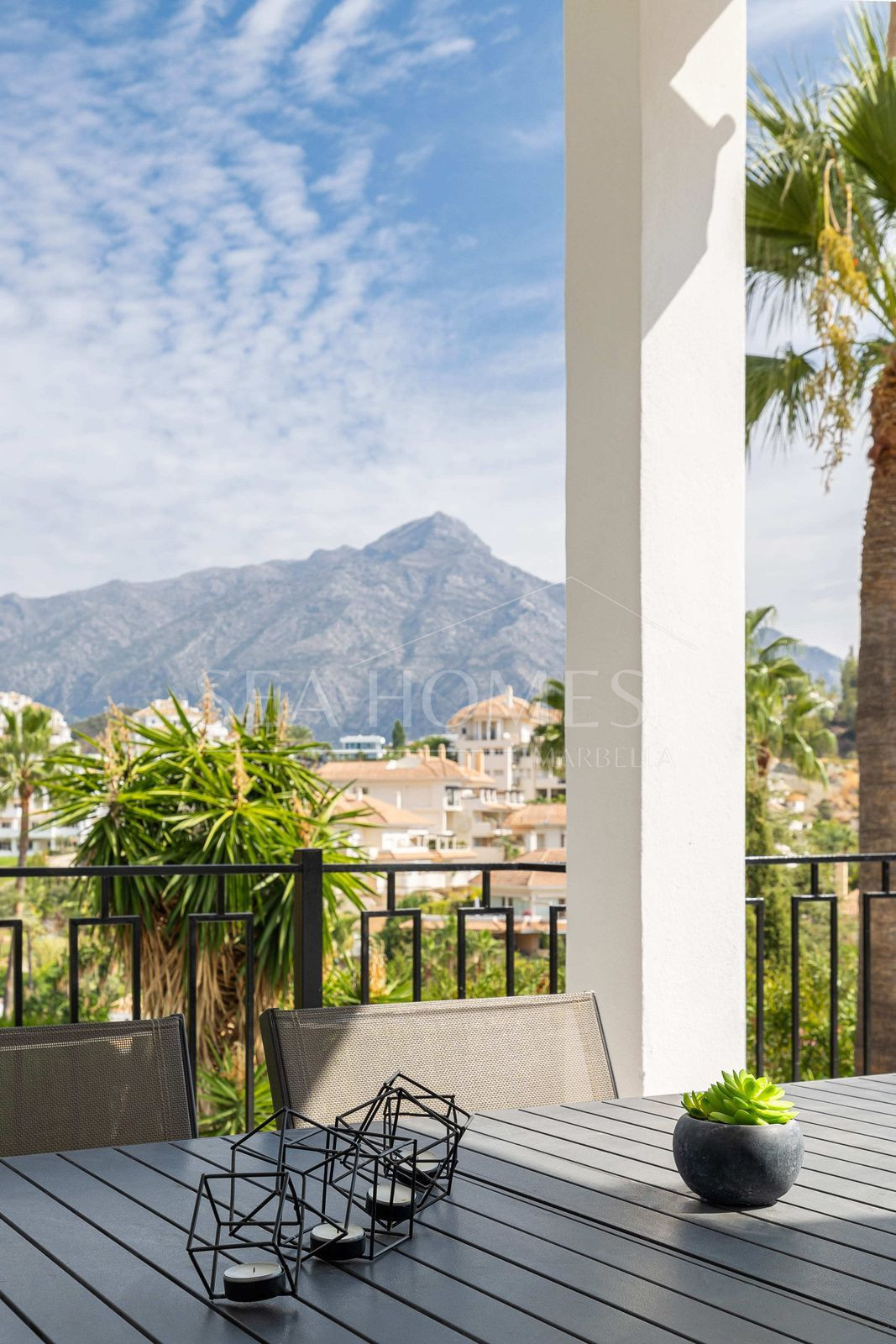 Exquisite Andalusian Villa in Los Naranjos Hill Club