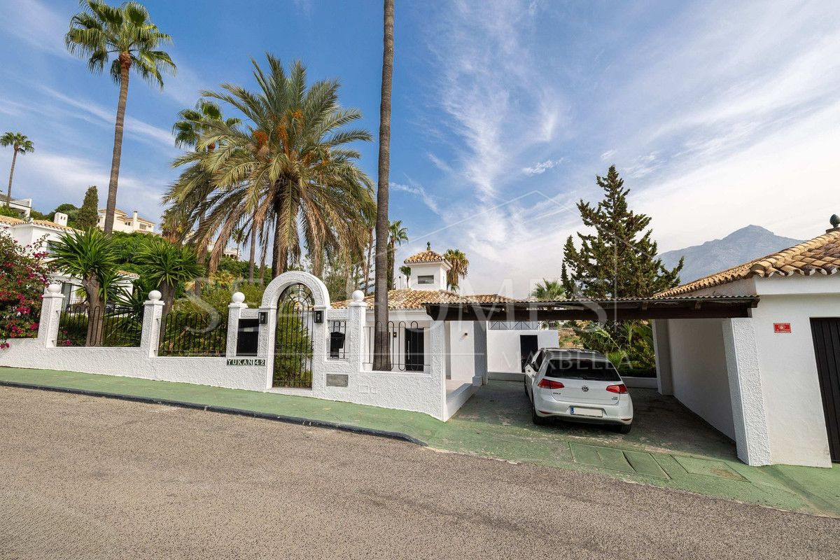 Exquisite Andalusian Villa in Los Naranjos Hill Club