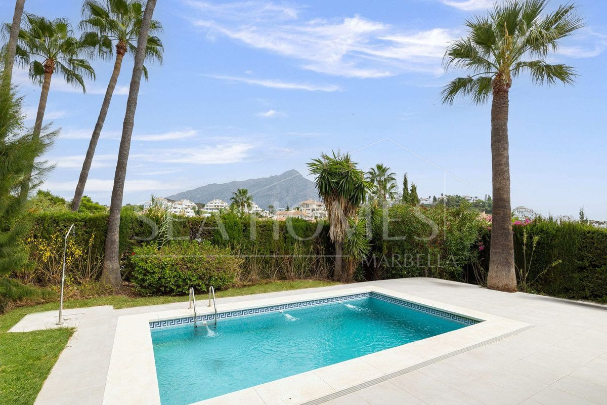 Exquisite Andalusian Villa in Los Naranjos Hill Club