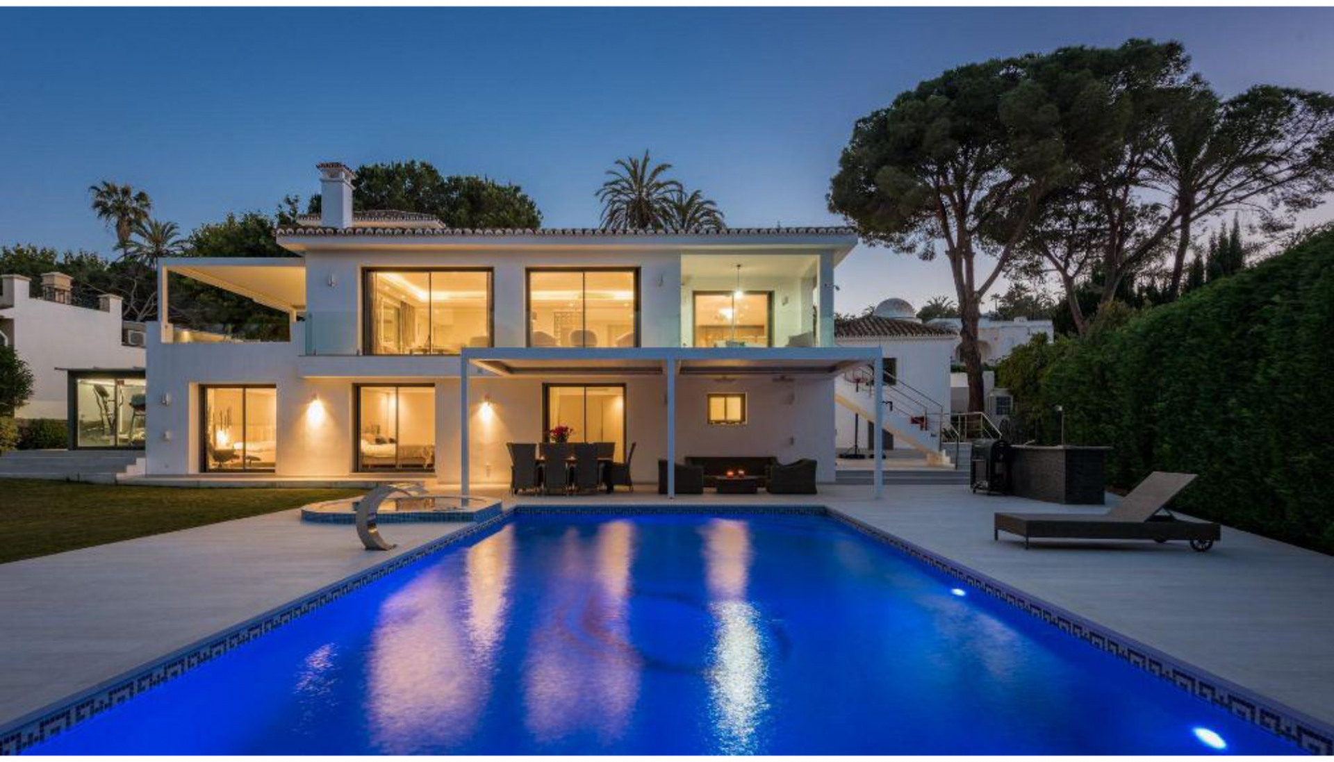 Villa zum Verkauf in Nueva Andalucia, Costa del Sol