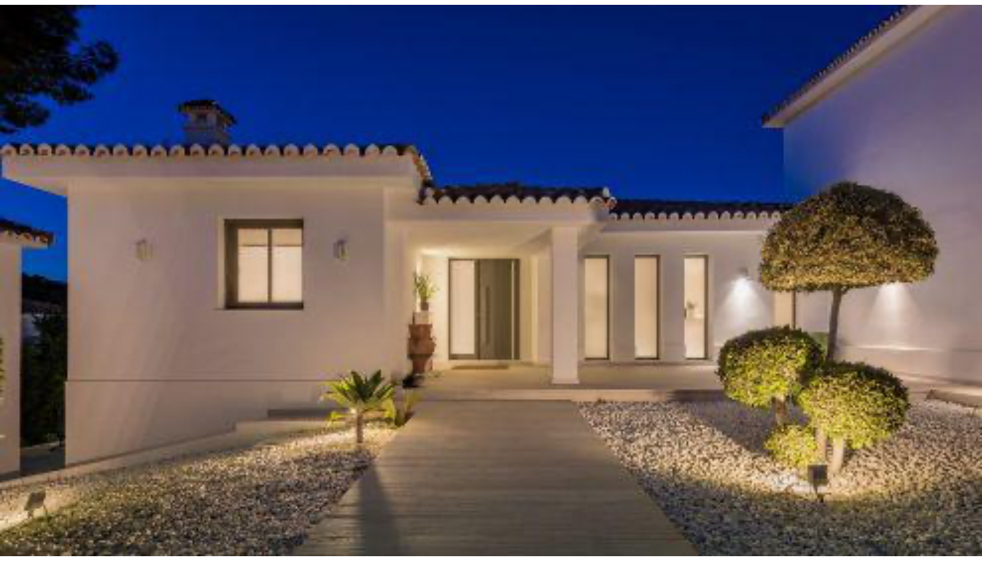 Villa zum Verkauf in Nueva Andalucia, Costa del Sol