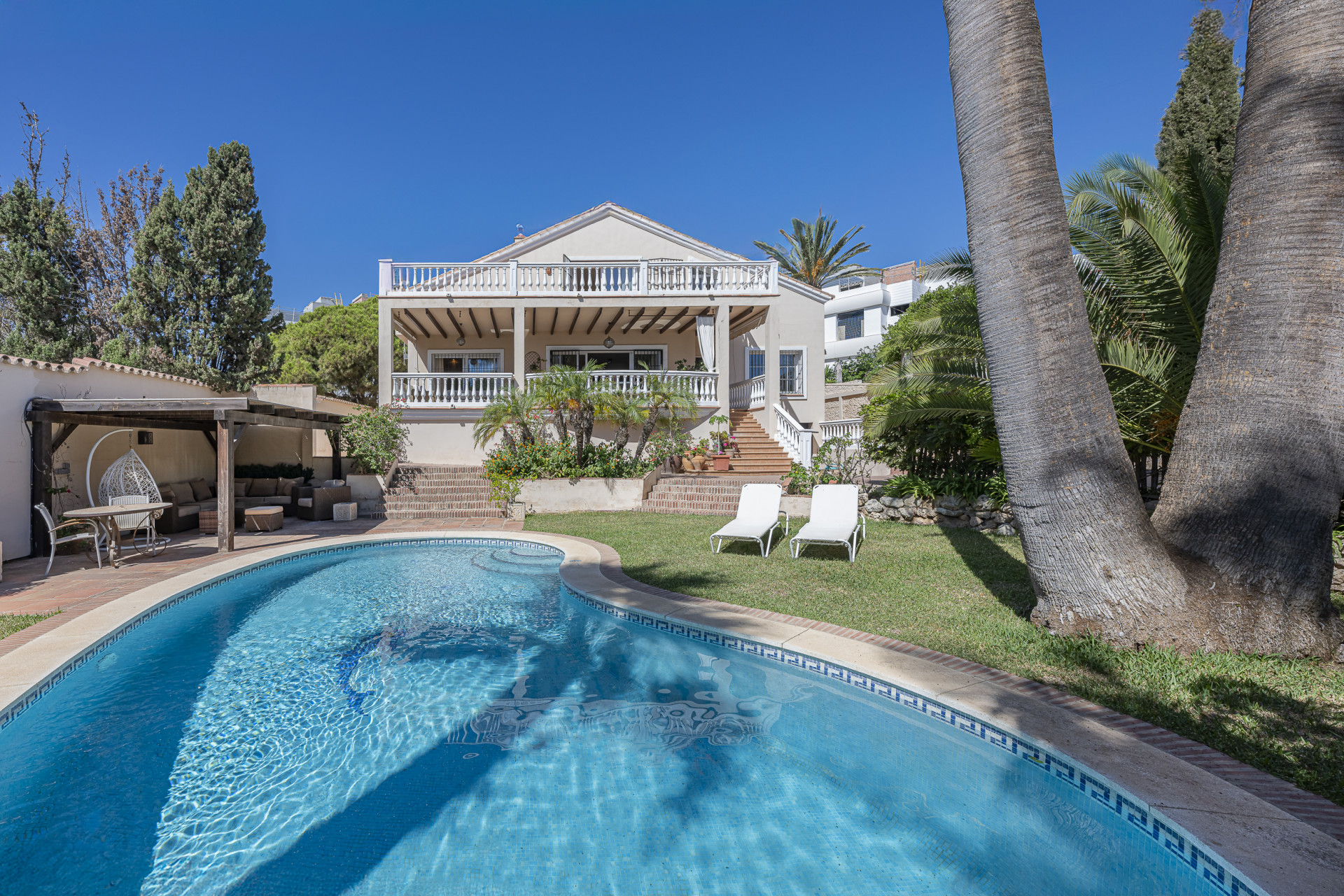 Beachside Villa with Excellent Access and Amenities for Sale in Costabella, Marbella East