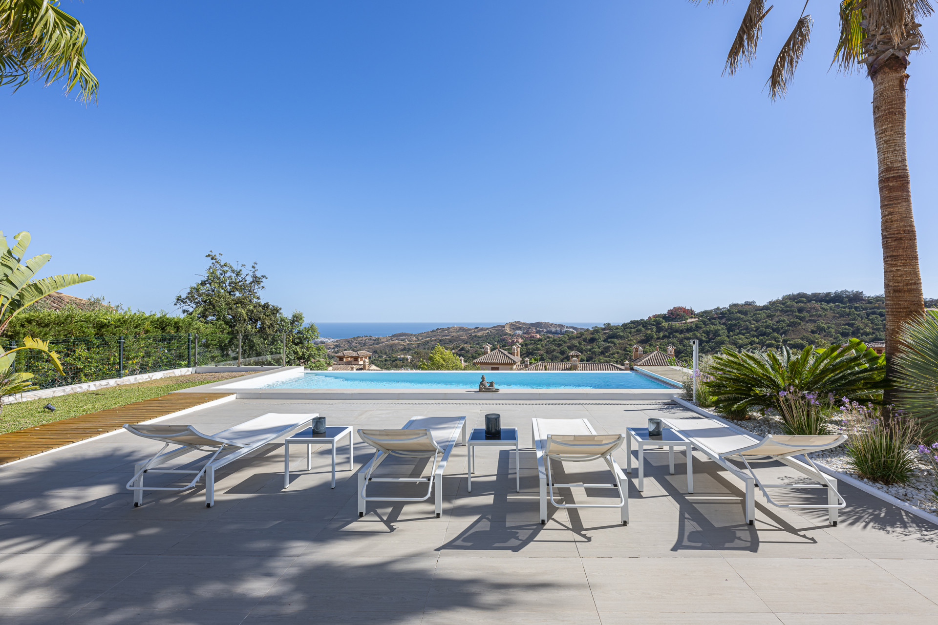 Spacious Villa with Heated Pool and Scenic Suroundings for Sale in La Mairena, Marbella East