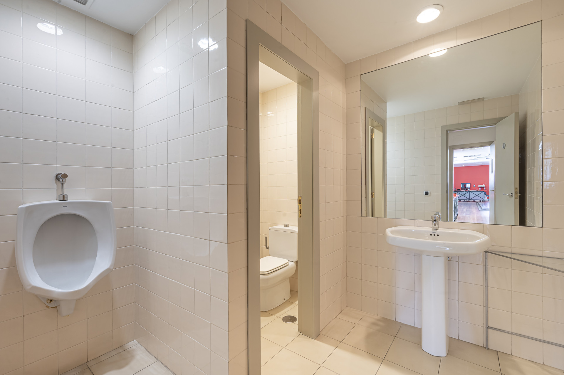 Prime 414m² Commercial Space for Sale in Centro Comercial Guadalmina – Ideal for Co-Working