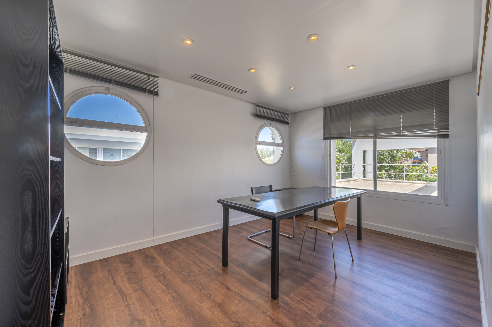 Prime 414m² Commercial Space for Sale in Centro Comercial Guadalmina – Ideal for Co-Working