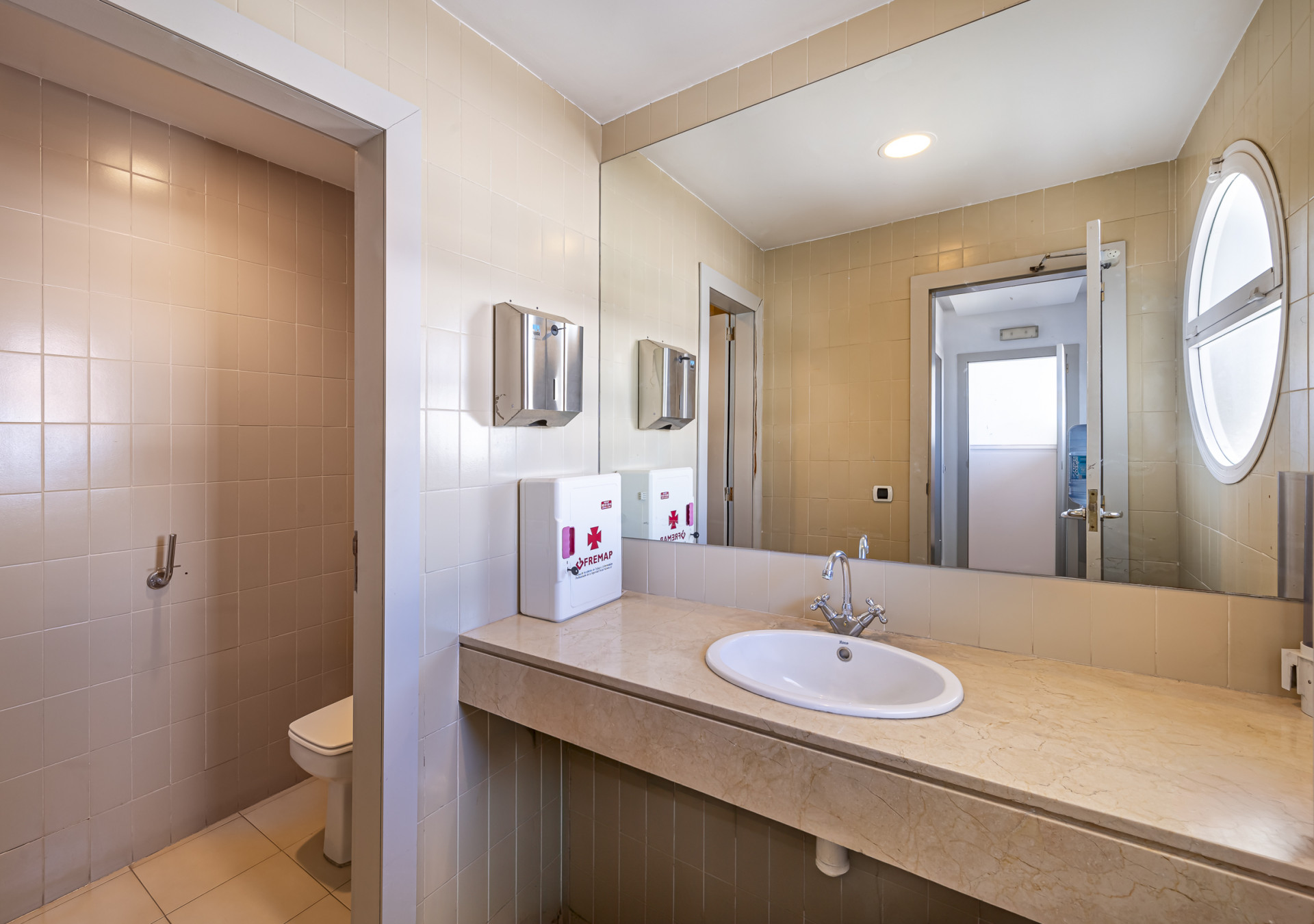 Prime 414m² Commercial Space for Sale in Centro Comercial Guadalmina – Ideal for Co-Working