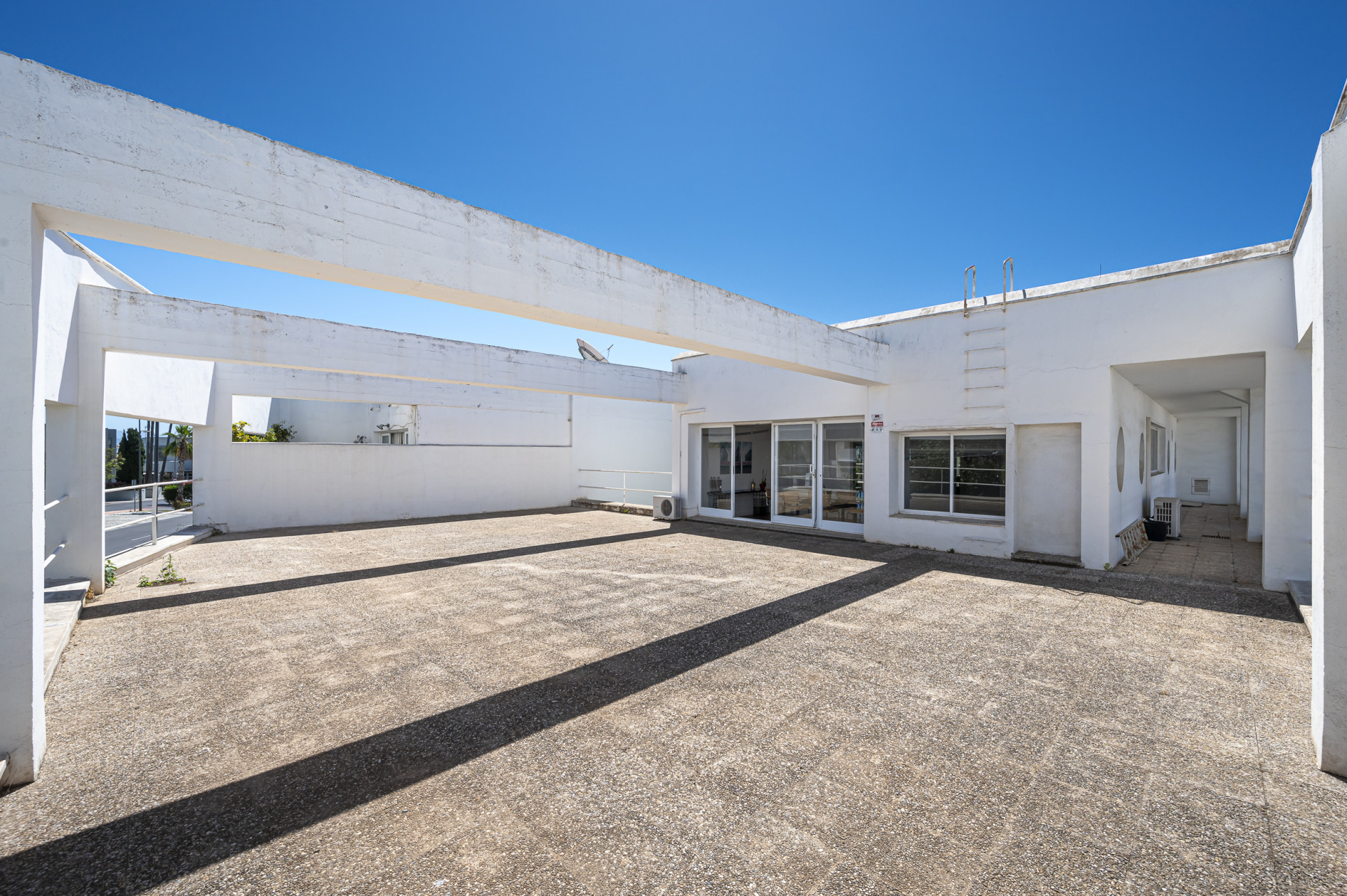 Prime 414m² Commercial Space for Sale in Centro Comercial Guadalmina – Ideal for Co-Working