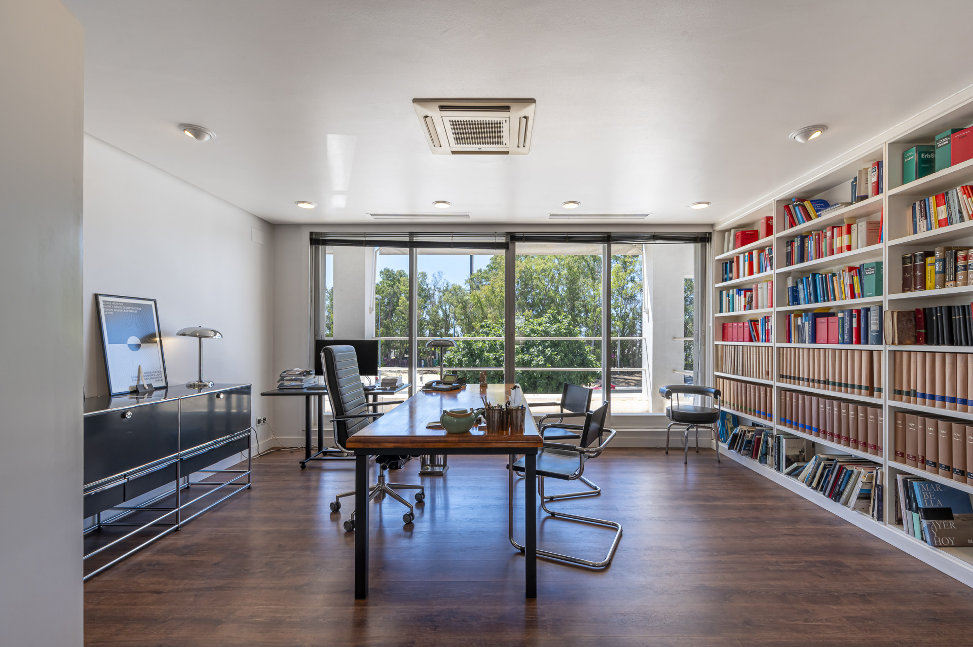 Prime 414m² Commercial Space for Sale in Centro Comercial Guadalmina – Ideal for Co-Working