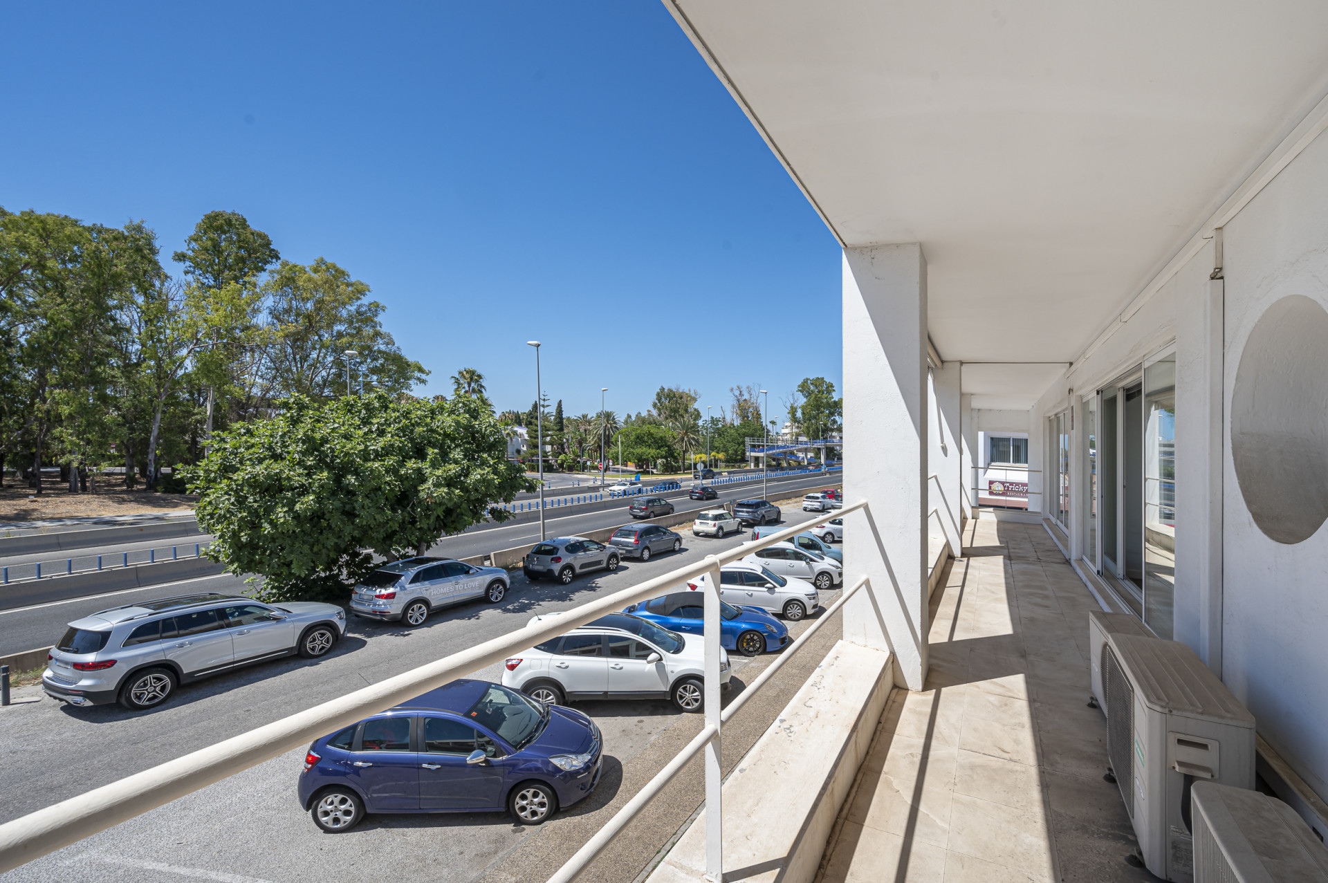 Prime 414m² Commercial Space for Sale in Centro Comercial Guadalmina – Ideal for Co-Working