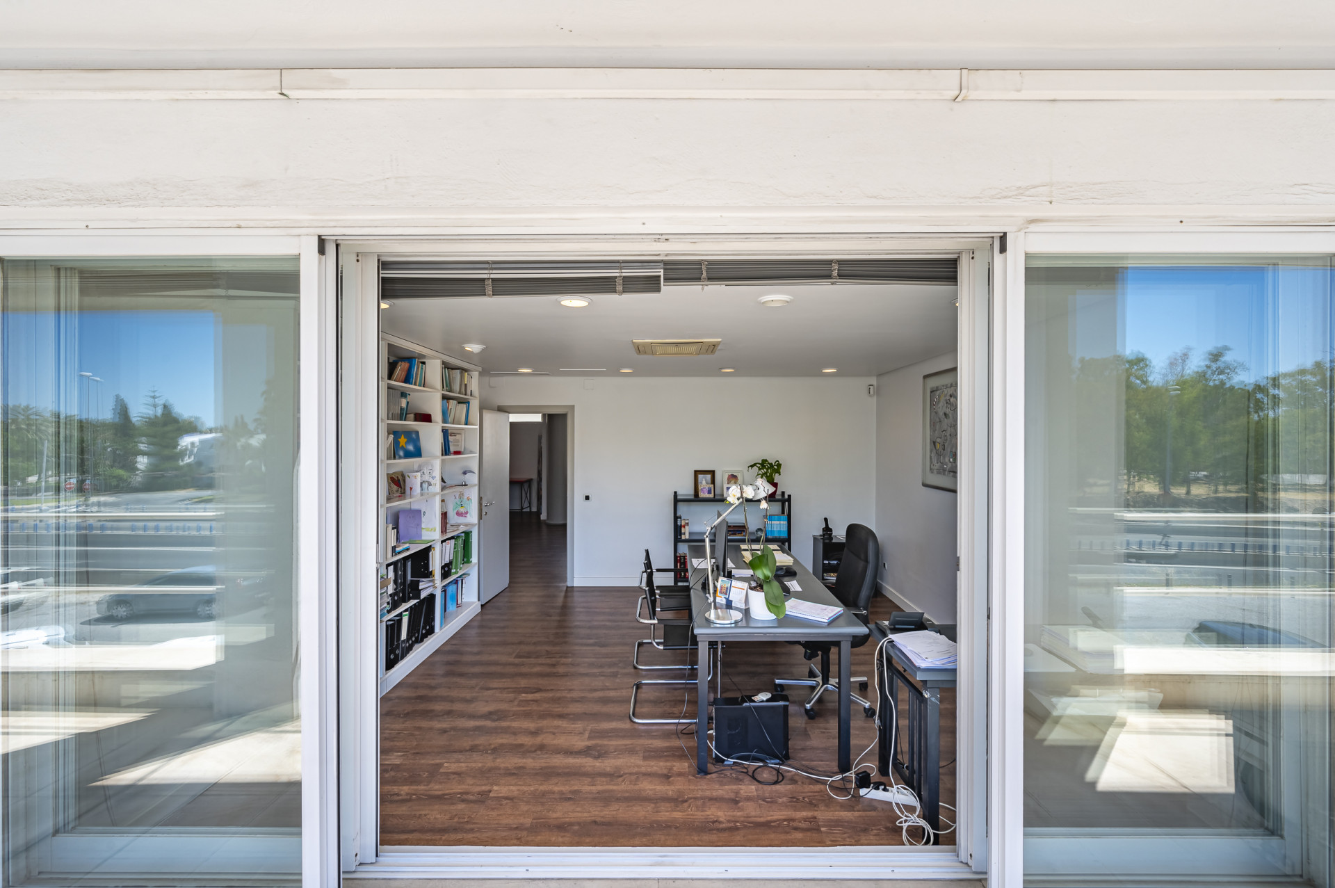 Prime 414m² Commercial Space for Sale in Centro Comercial Guadalmina – Ideal for Co-Working