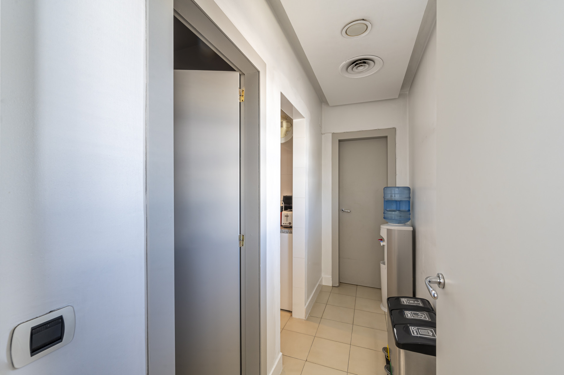 Prime 414m² Commercial Space for Sale in Centro Comercial Guadalmina – Ideal for Co-Working