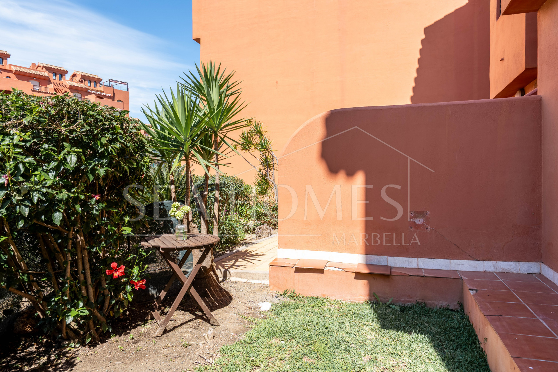 Elegant Coastal Living in Estepona – Corner Garden Apartment with Style & Serenity in Costa Galera