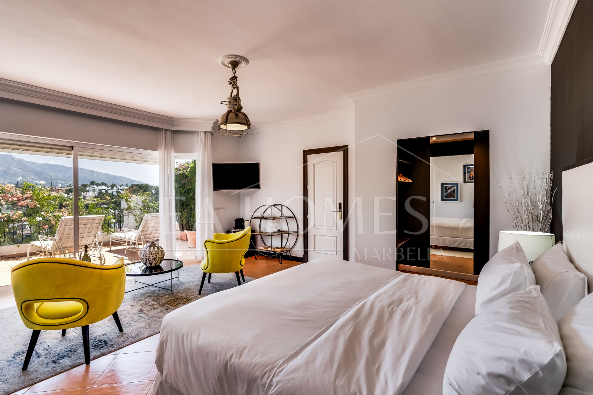 Amazing property with panoramic views!