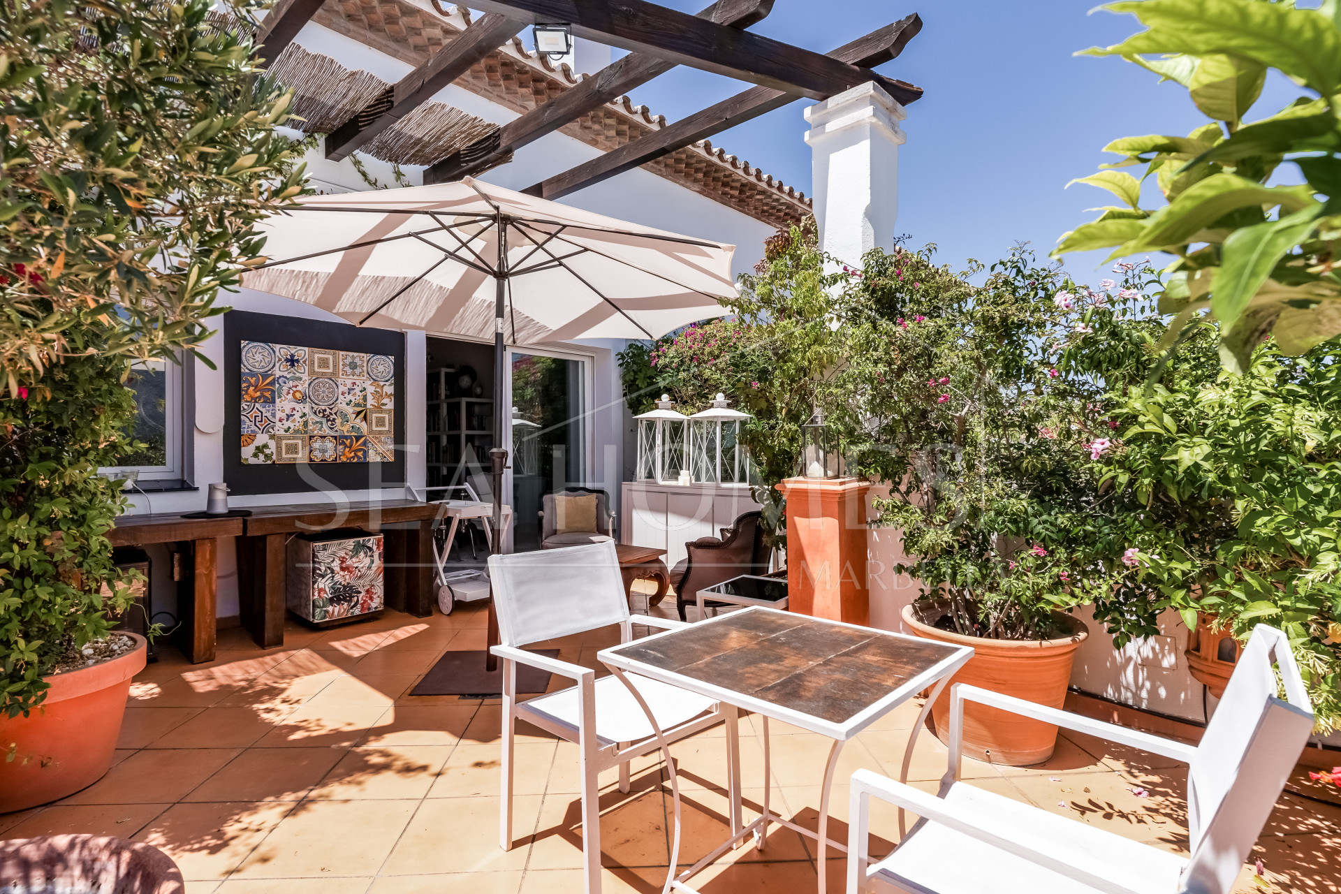 Amazing property with panoramic views!