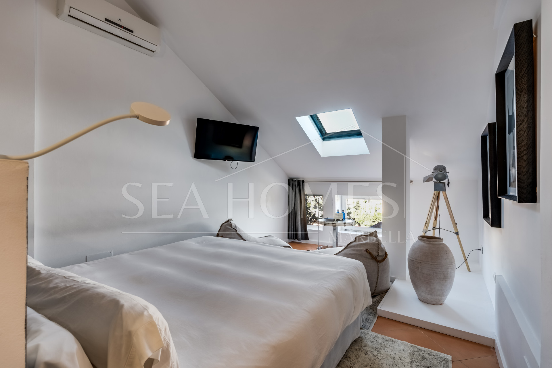 Amazing property with panoramic views!