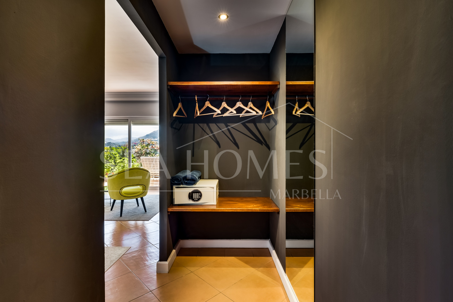 Amazing property with panoramic views!