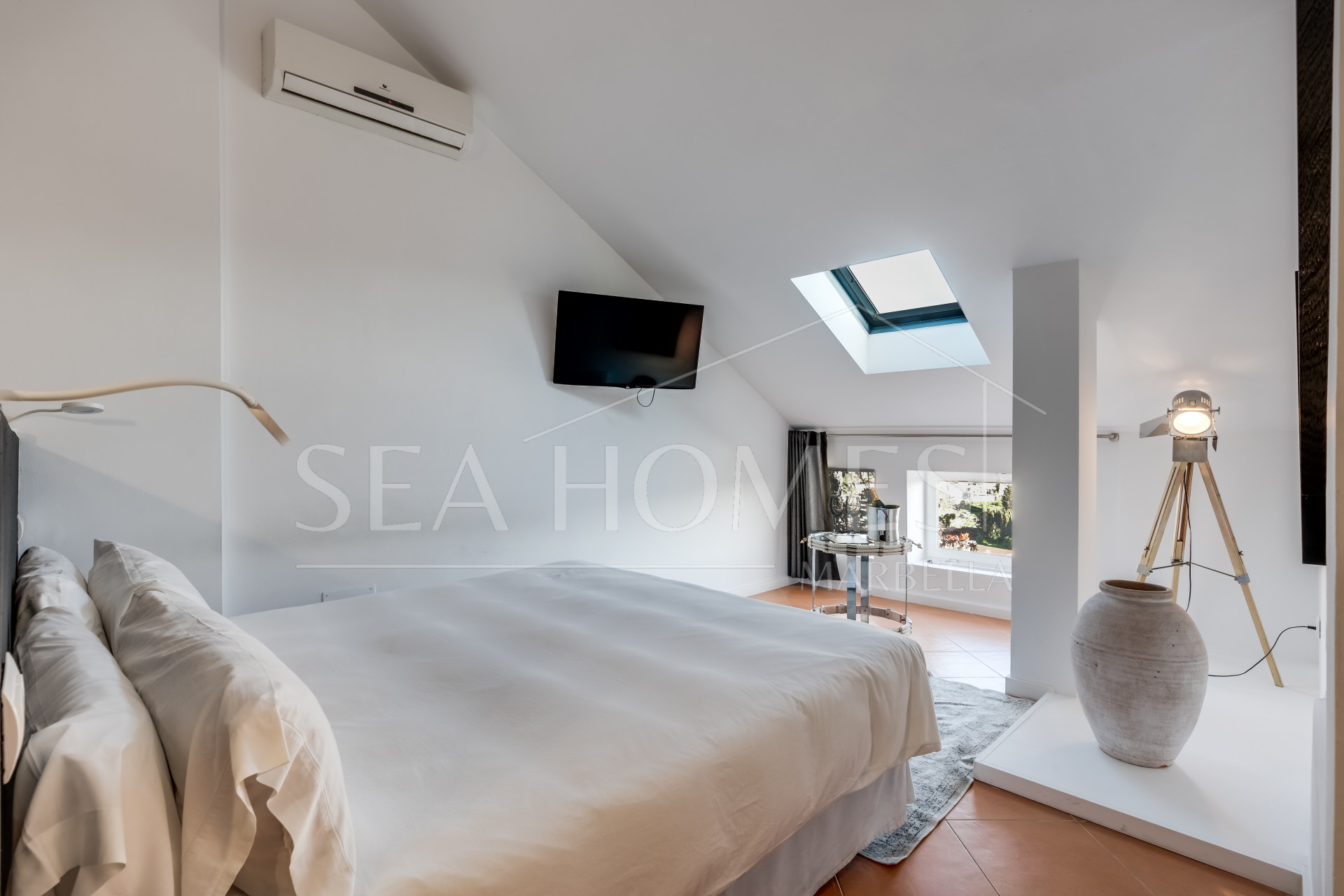 Amazing property with panoramic views!