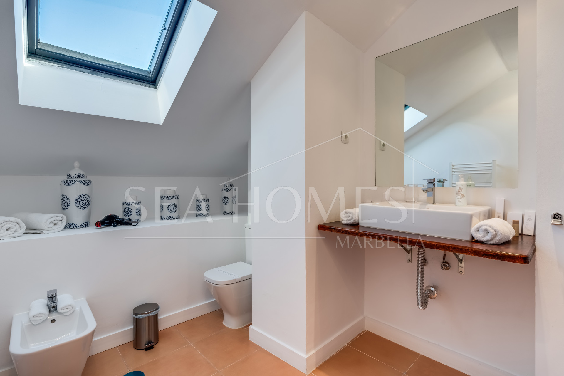 Amazing property with panoramic views!