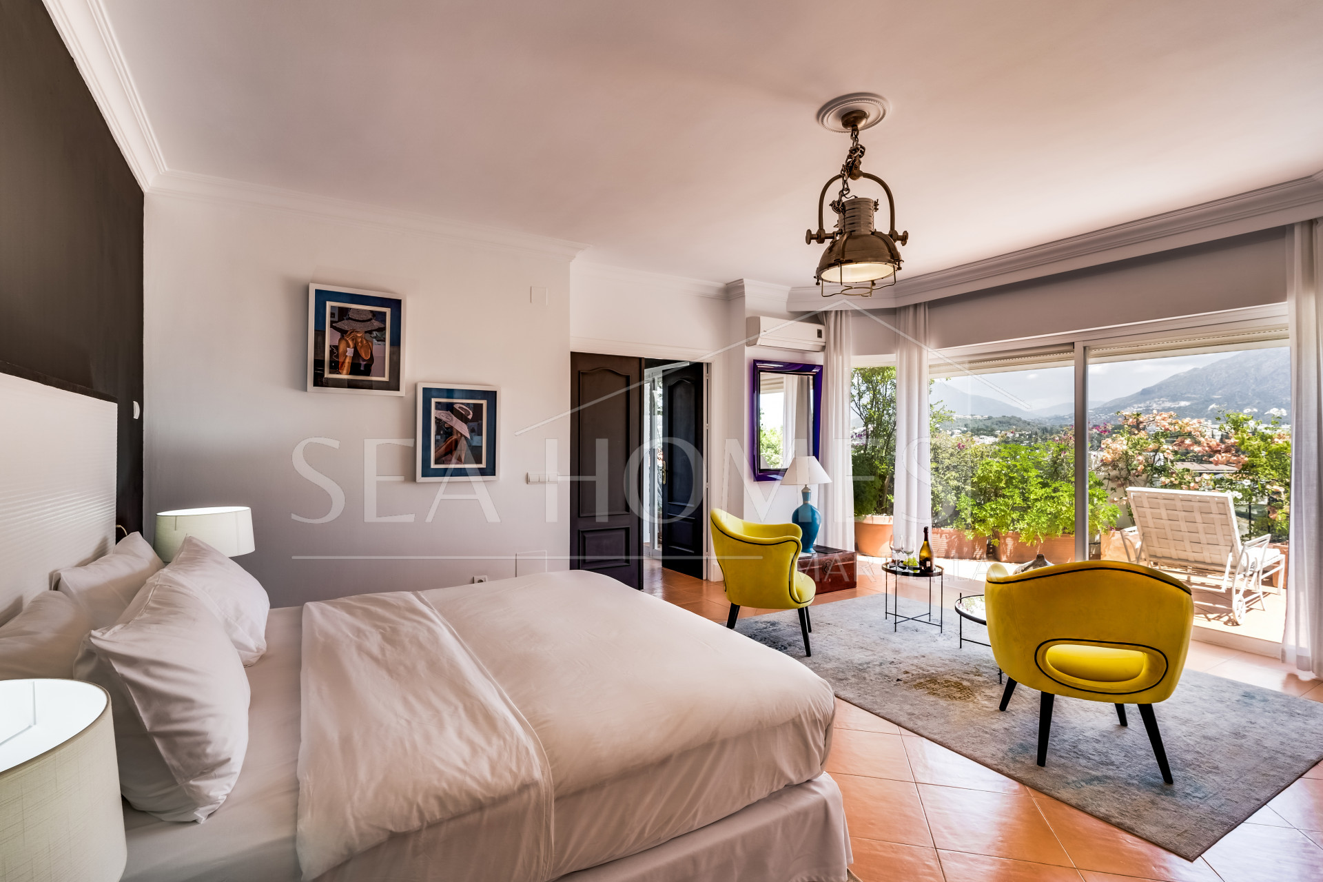 Amazing property with panoramic views!