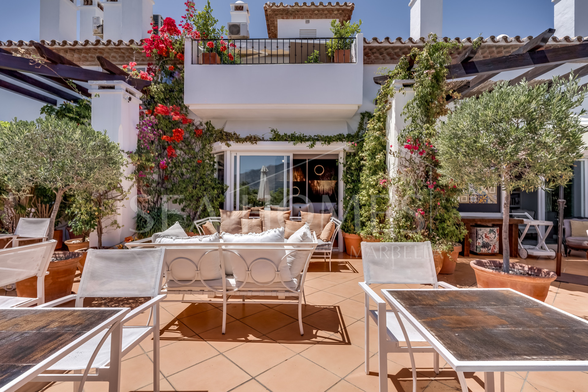 Amazing property with panoramic views!