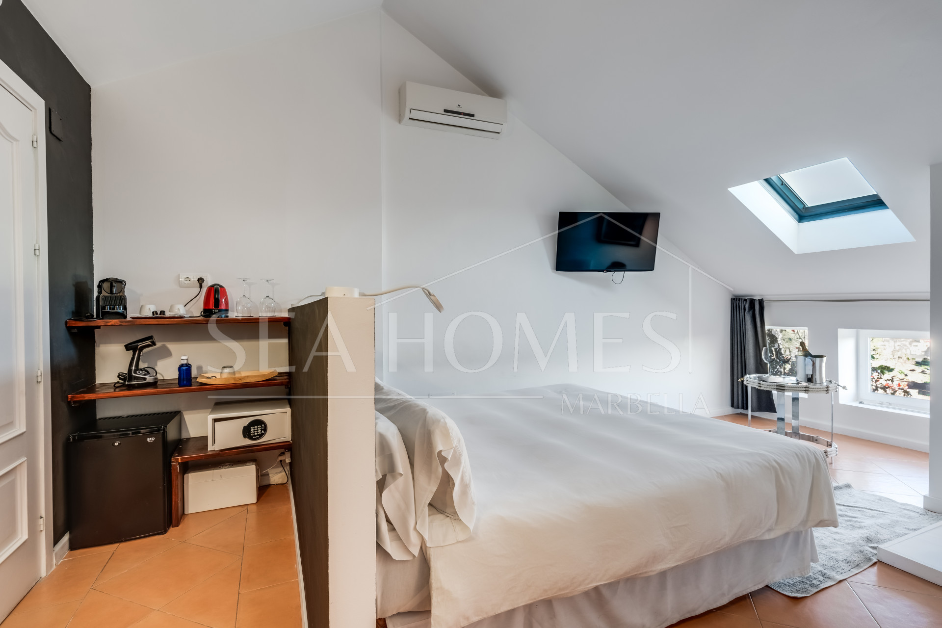 Amazing property with panoramic views!