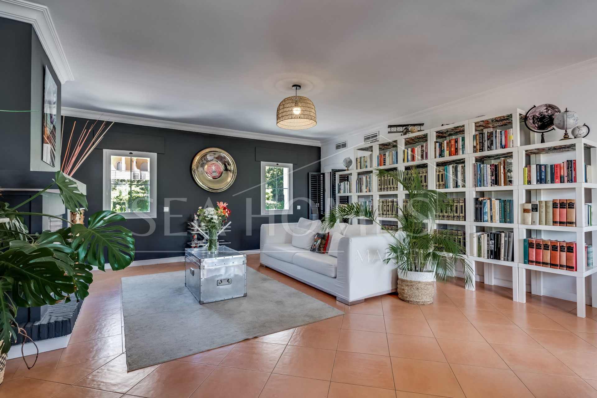 Amazing property with panoramic views!