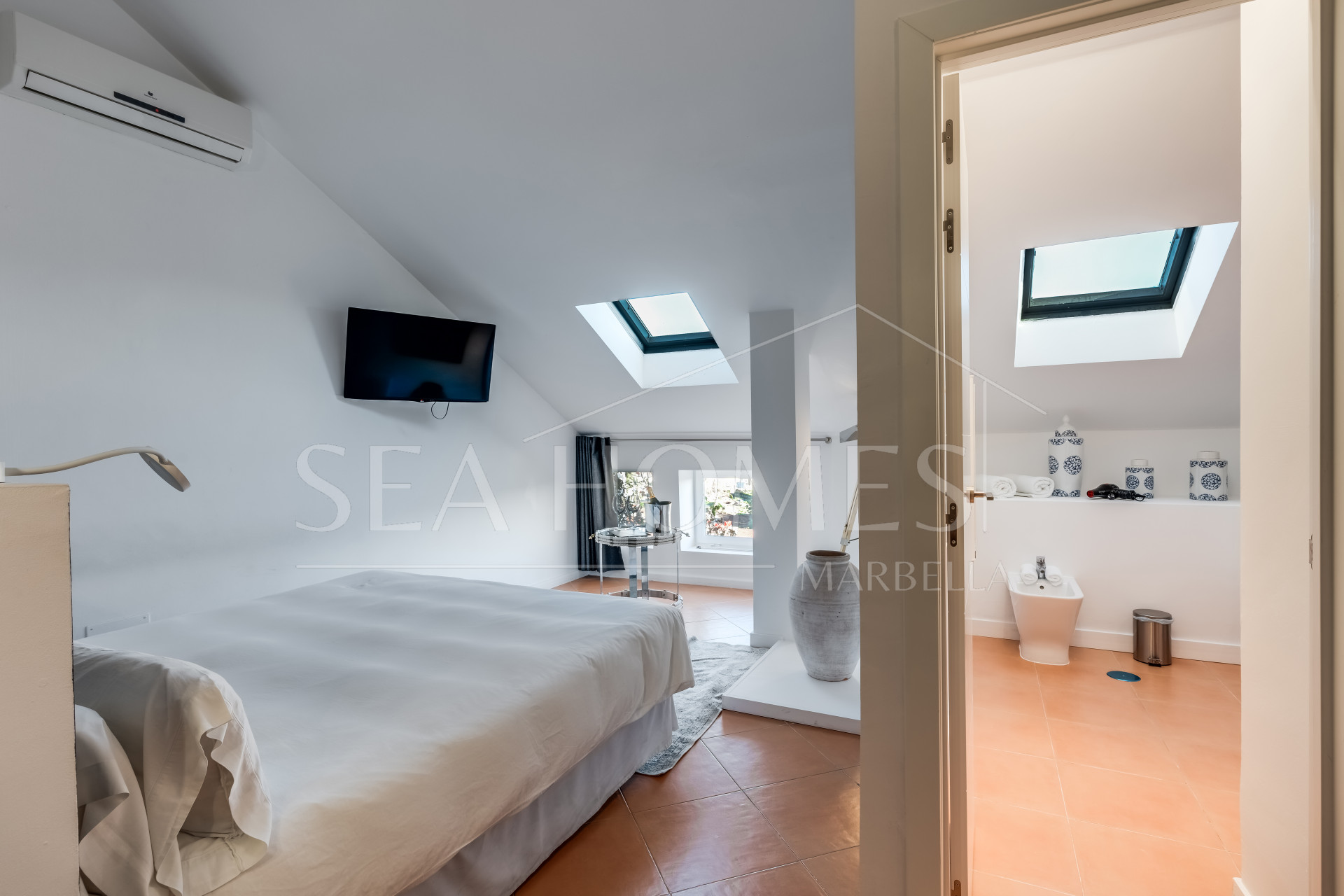 Amazing property with panoramic views!