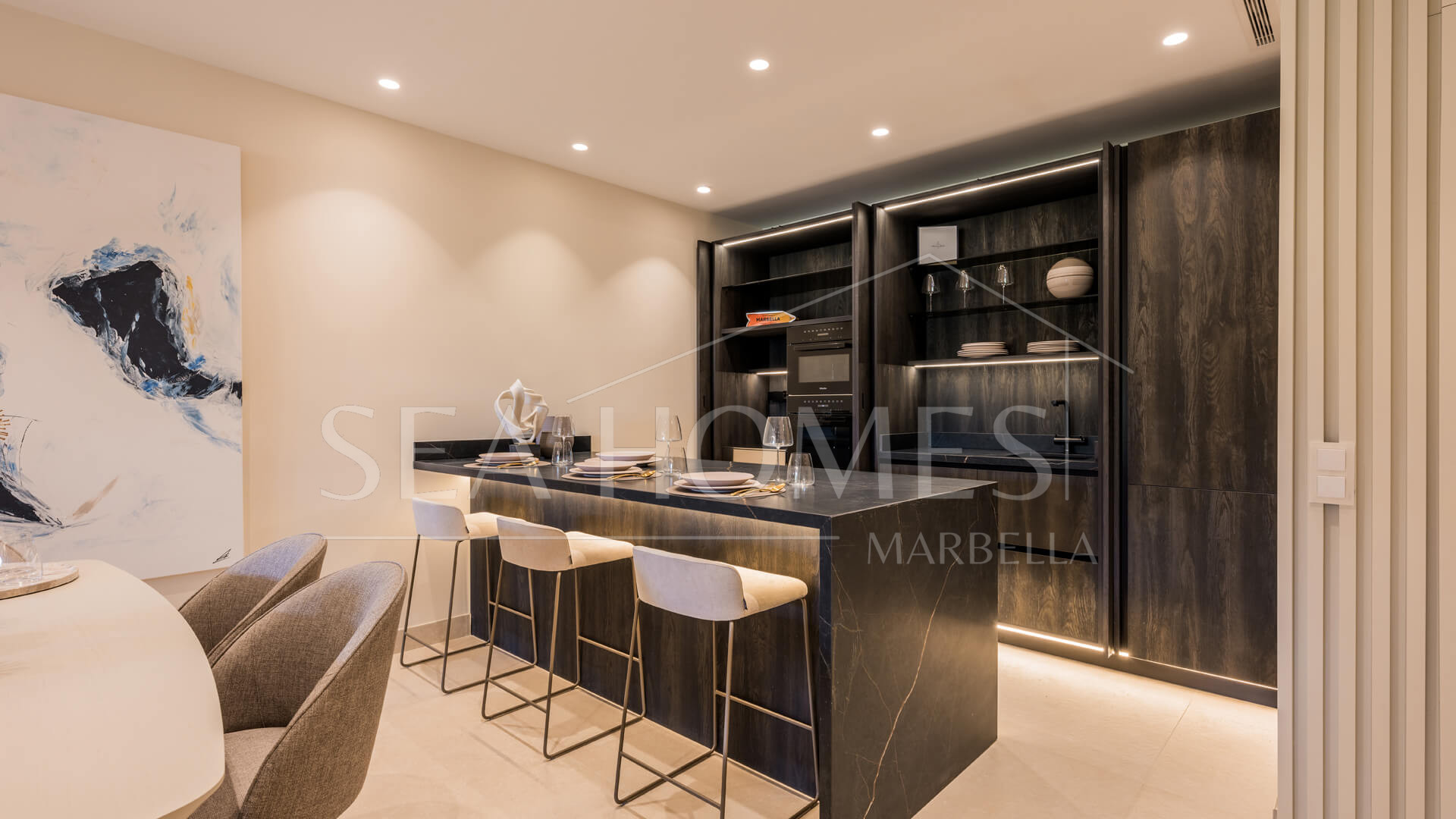 Amazing South facing 3 bedroom and 3-bathroom ground floor apartment
