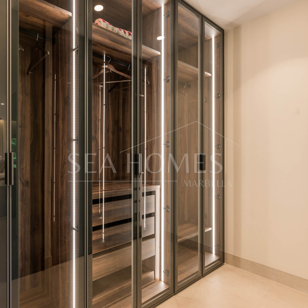 Amazing South facing 3 bedroom and 3-bathroom ground floor apartment