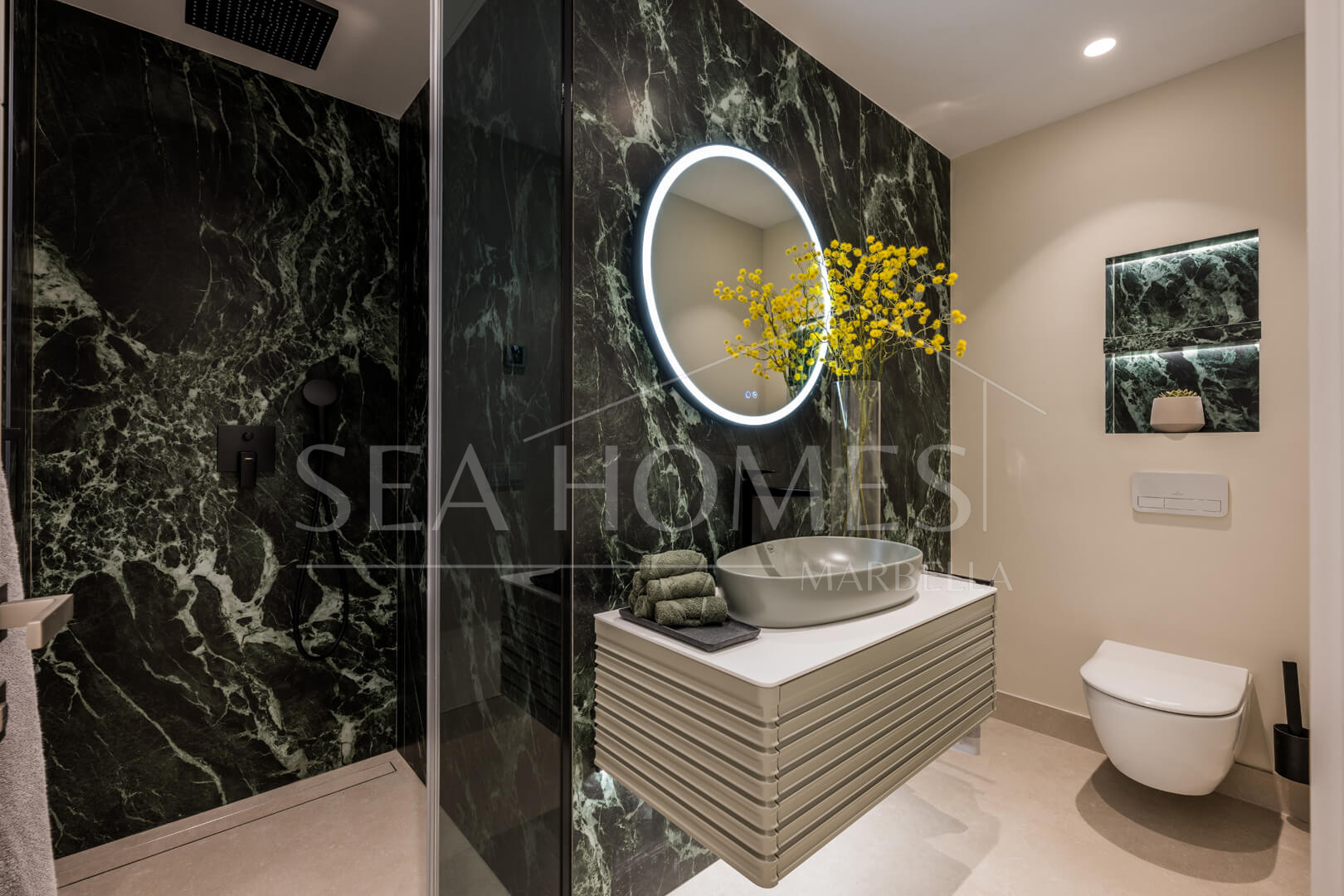 Amazing South facing 3 bedroom and 3-bathroom ground floor apartment