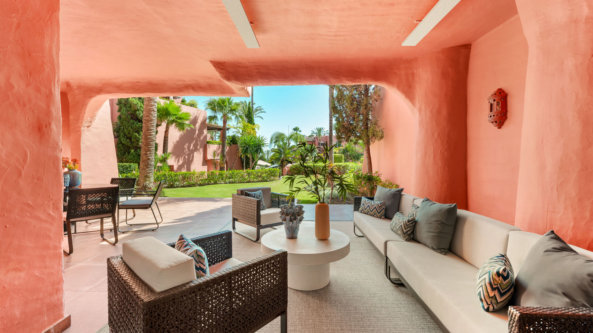 Asombroso apartamento en planta baja de 3 dormitorios y 3 baños