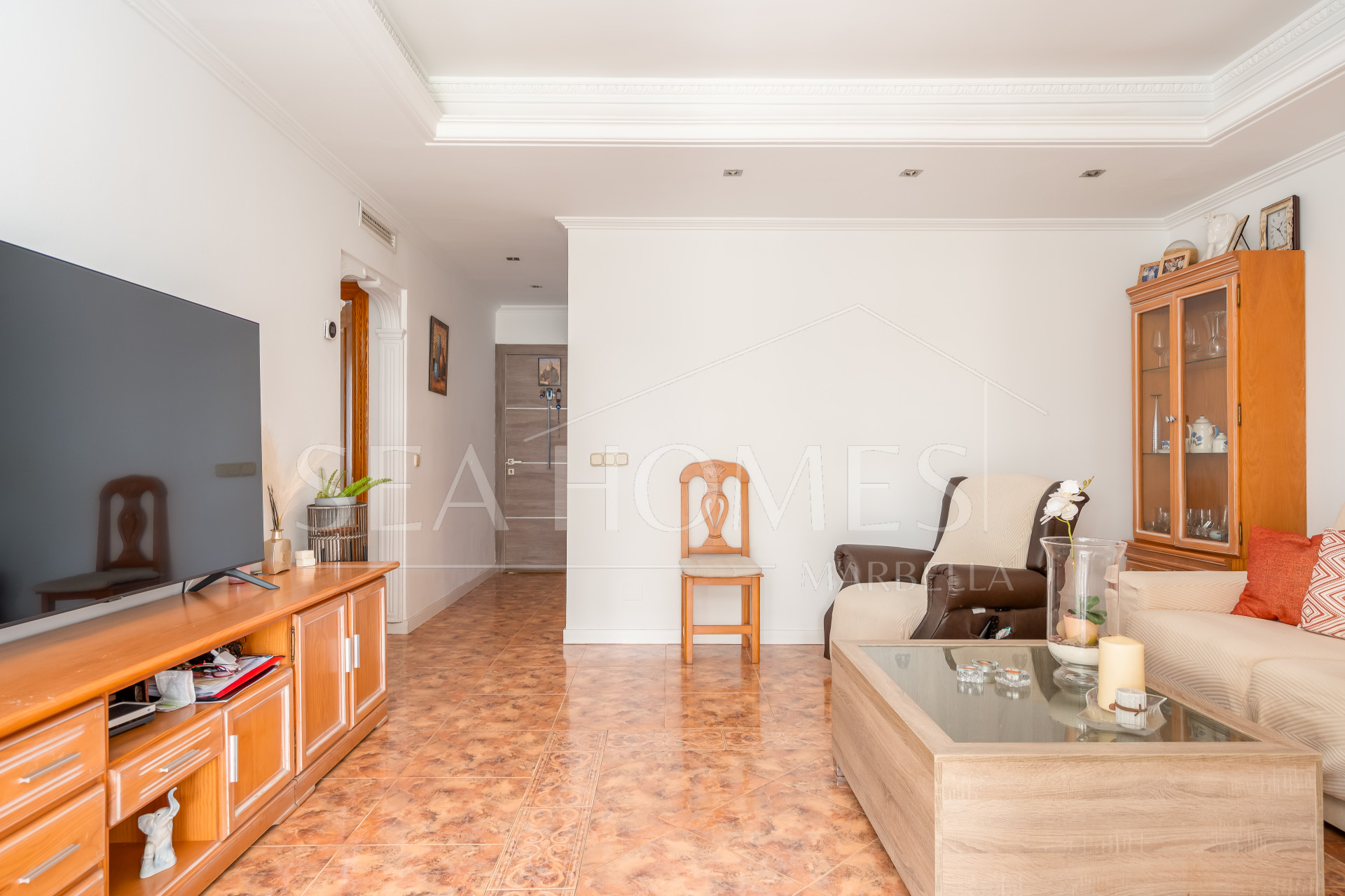 Elegant Ground Floor 3-Bedroom Apartment in Prime Nueva Andalucía Location