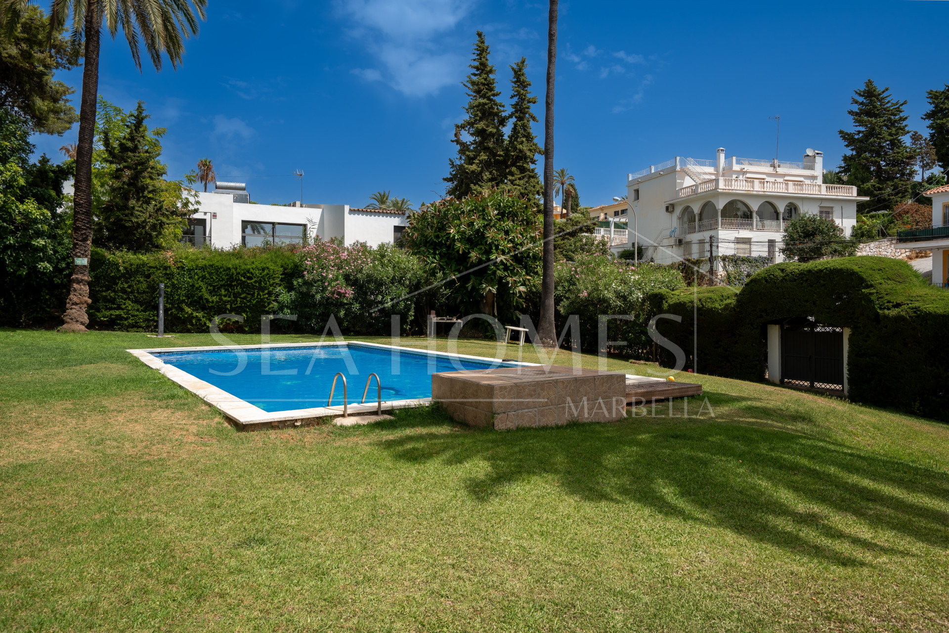 Elegant Ground Floor 3-Bedroom Apartment in Prime Nueva Andalucía Location