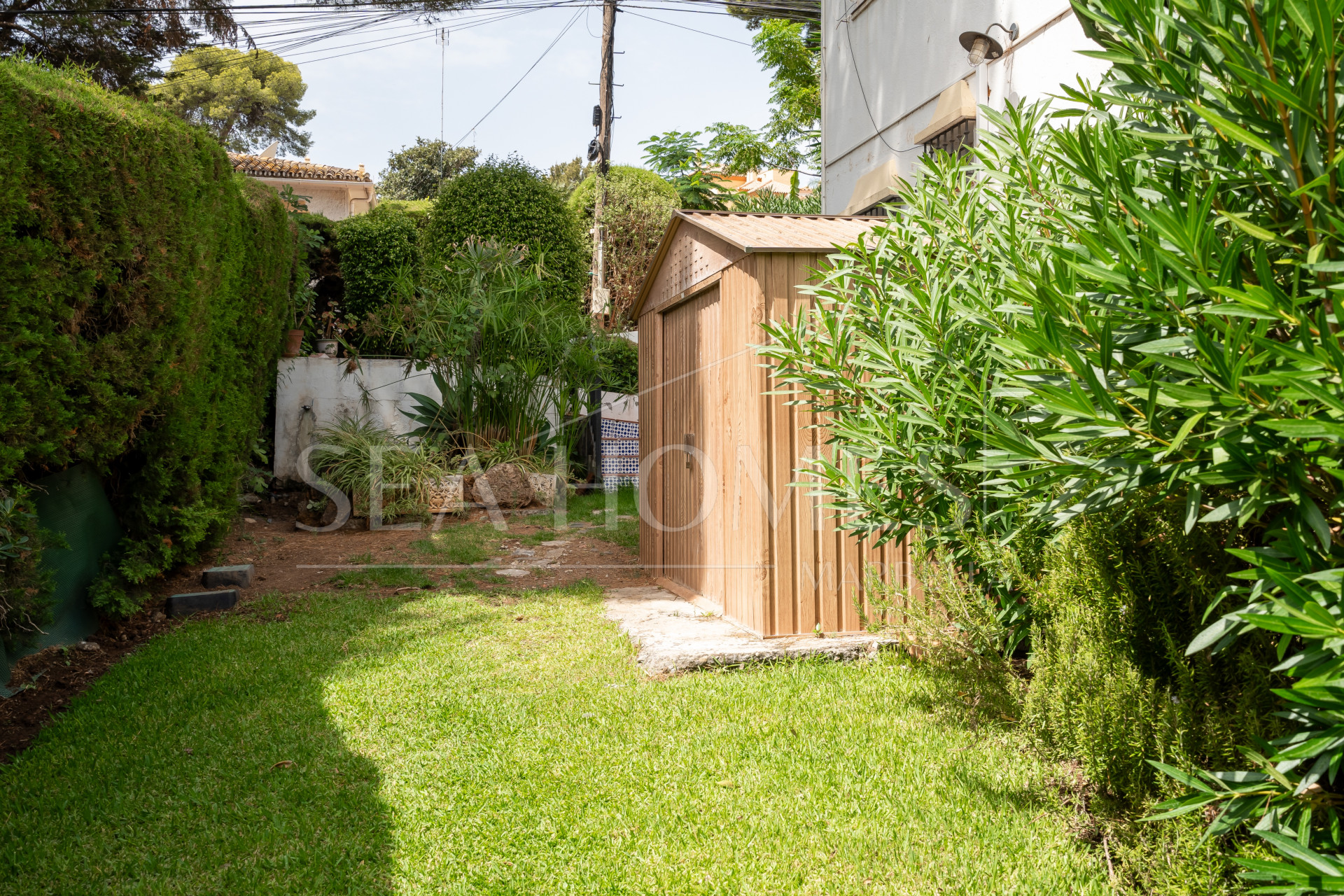 Elegant Ground Floor 3-Bedroom Apartment in Prime Nueva Andalucía Location