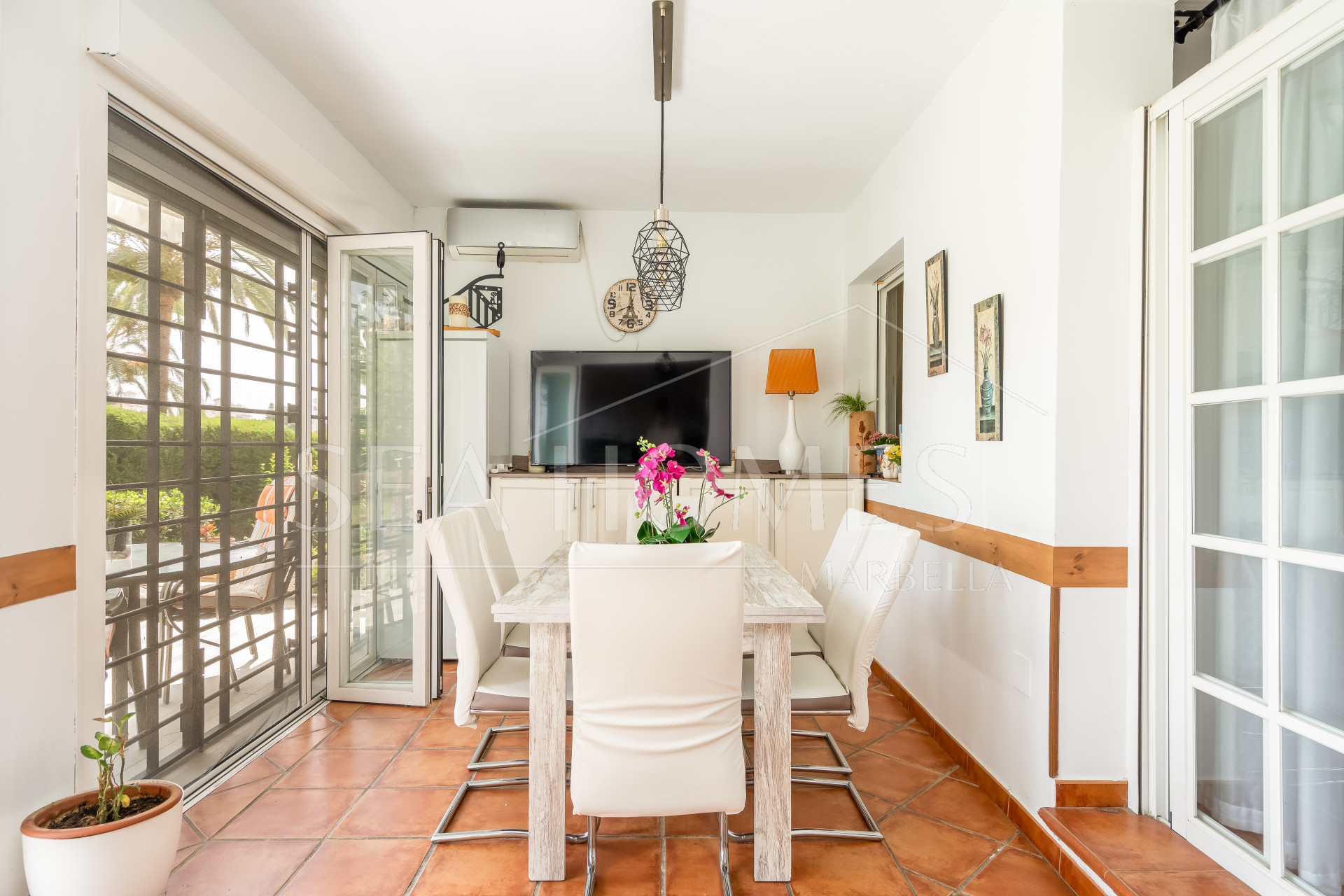 Elegant Ground Floor 3-Bedroom Apartment in Prime Nueva Andalucía Location